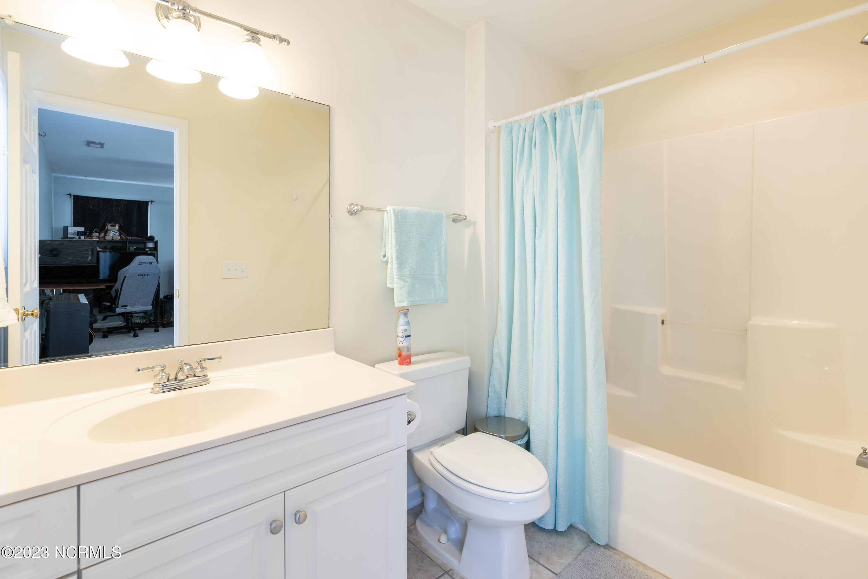 414 Mcglamery Street, 16