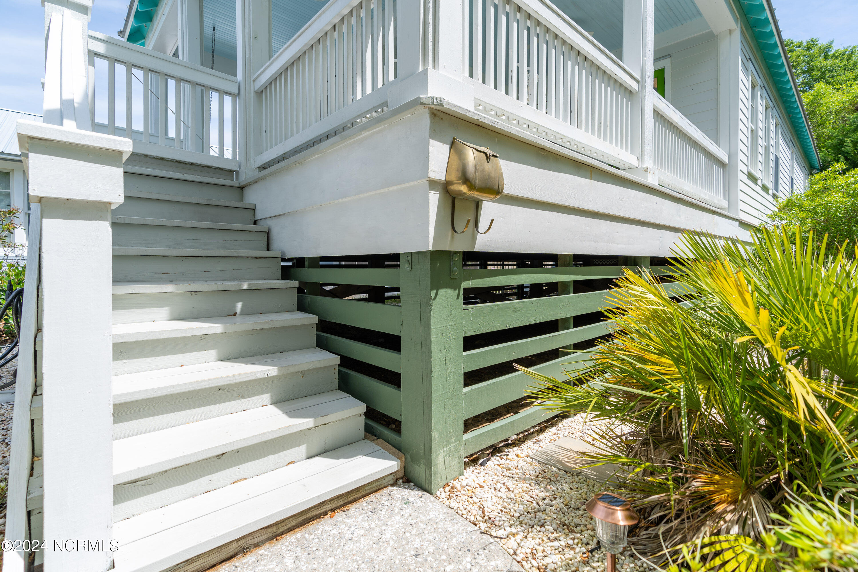 614 Clarendon Avenue