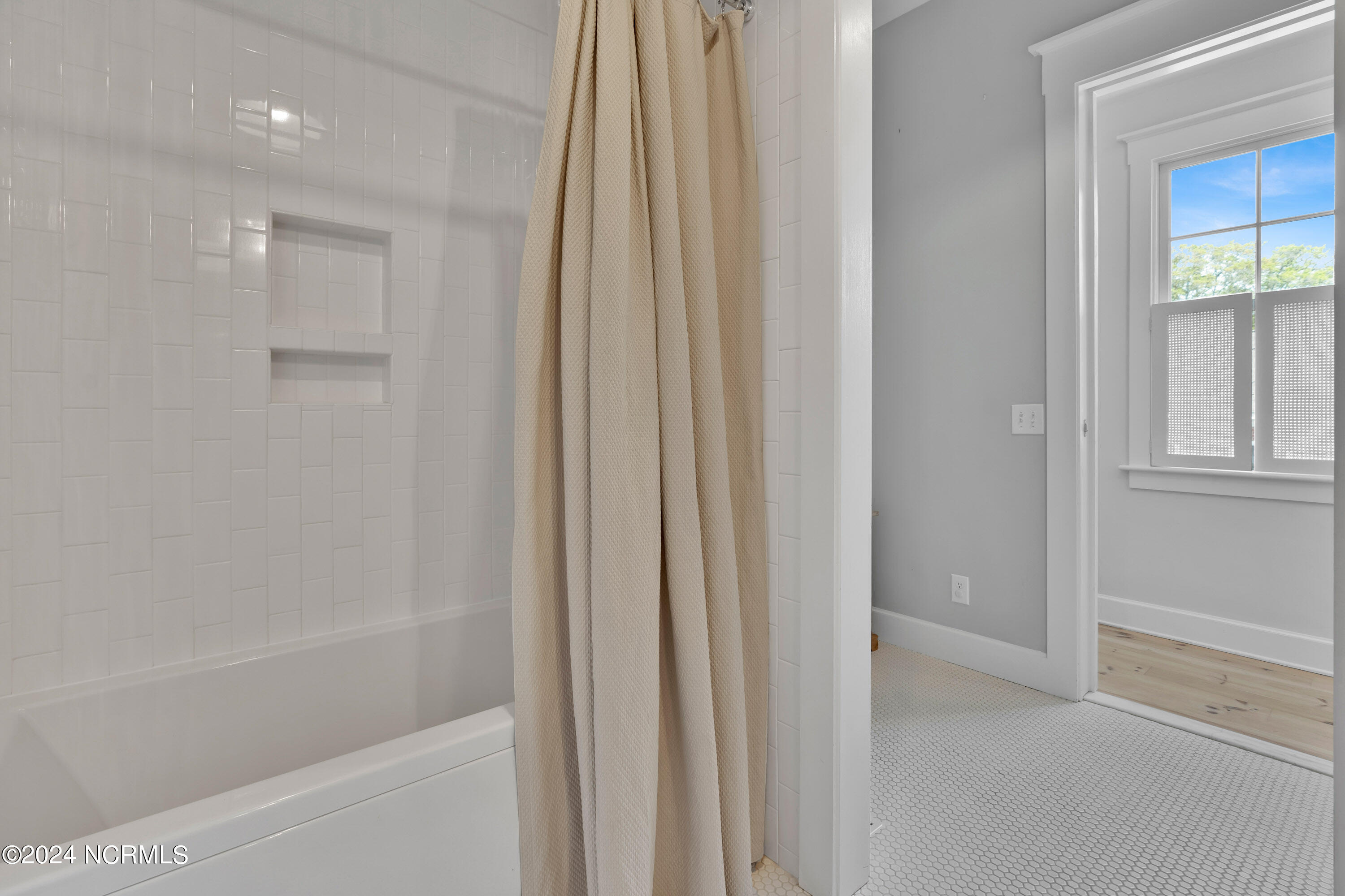 614 Clarendon Avenue