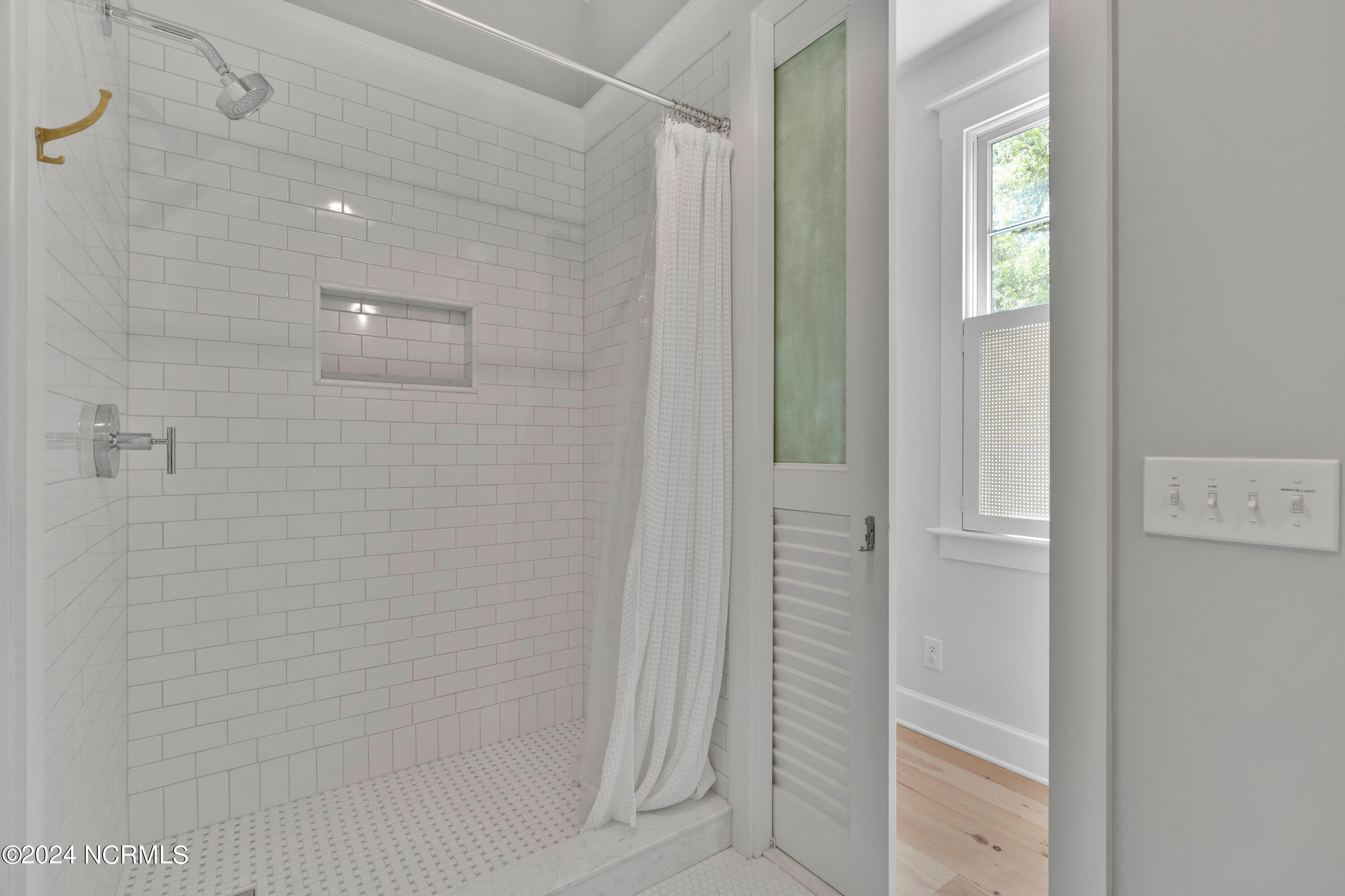 614 Clarendon Avenue