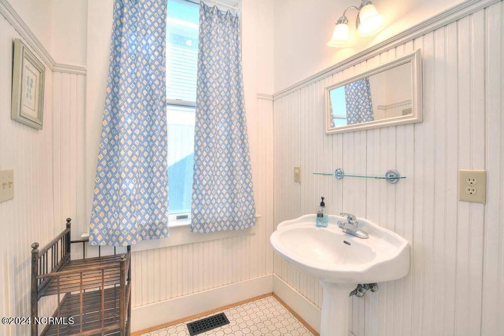 312 Caswell Beach Road