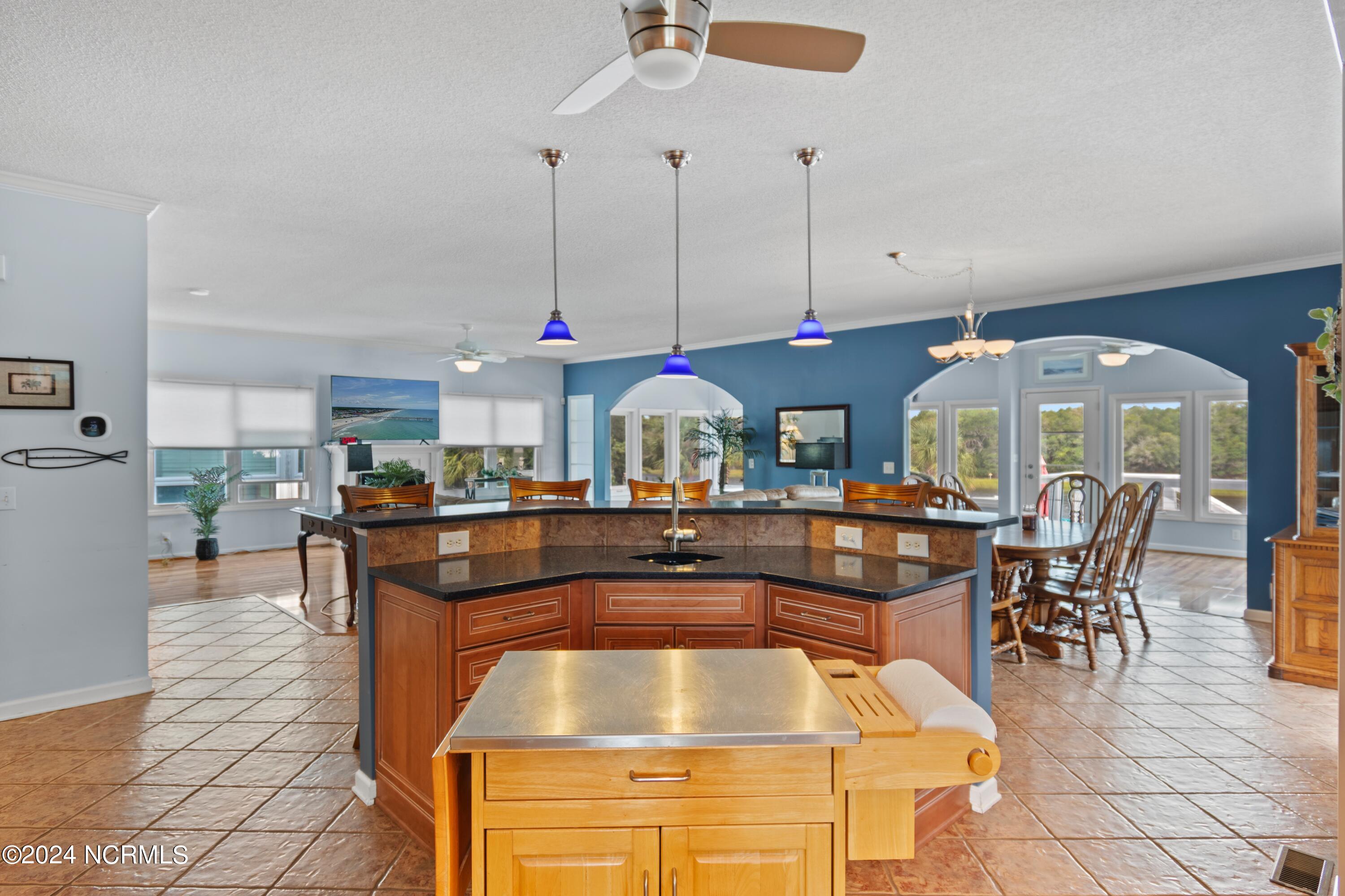 404 W Yacht Drive