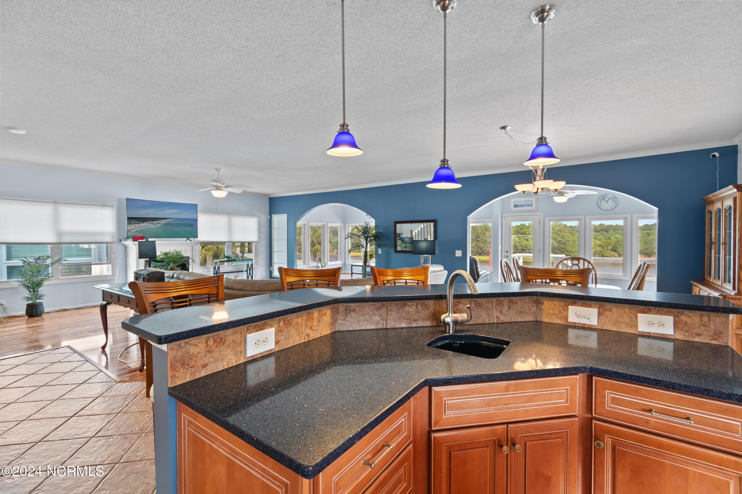 404 W Yacht Drive