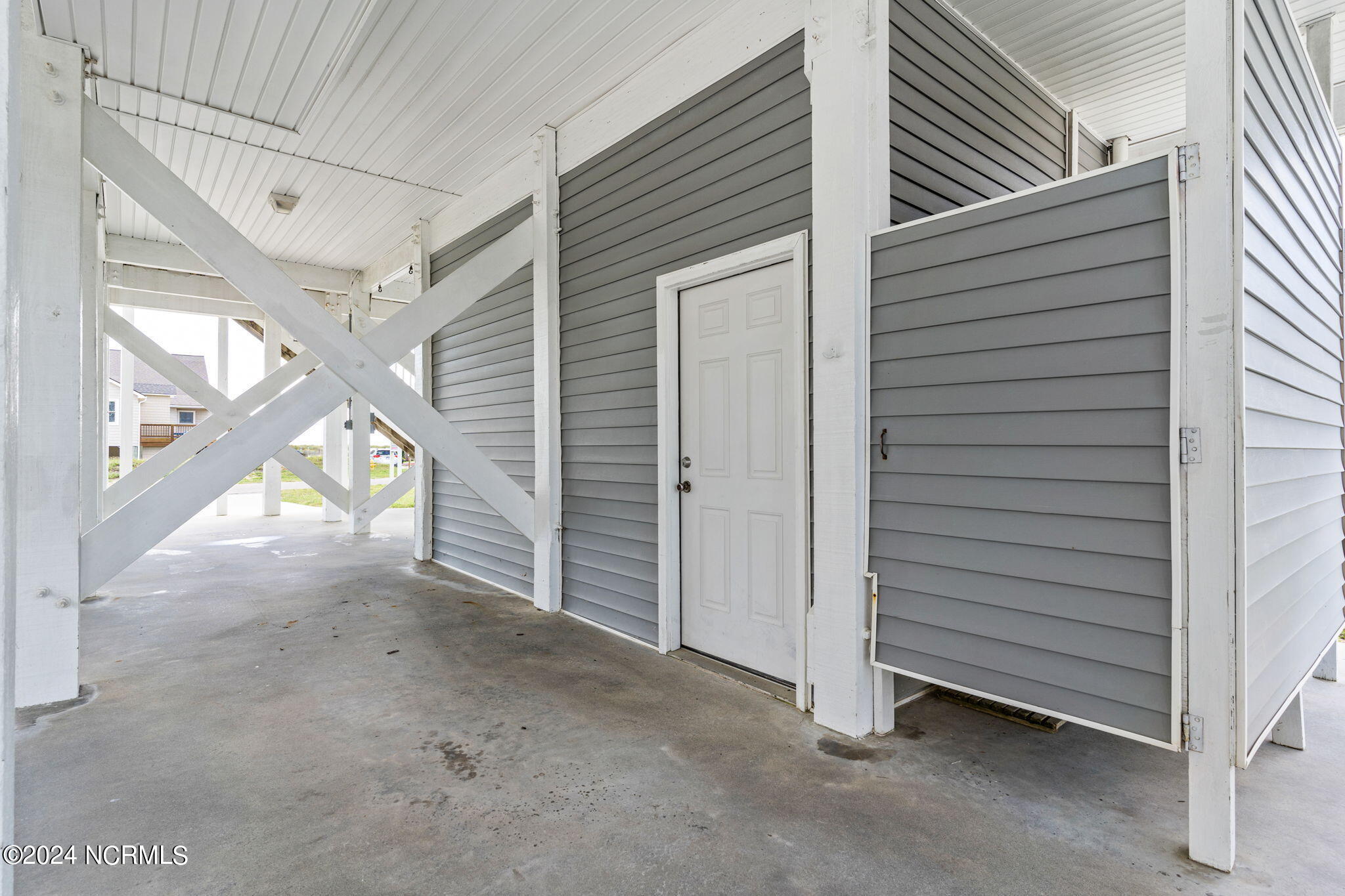 1730 W Dolphin Drive