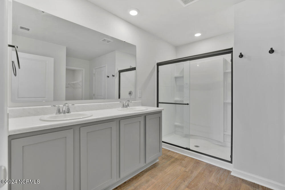 8340 E Highcroft Drive NE