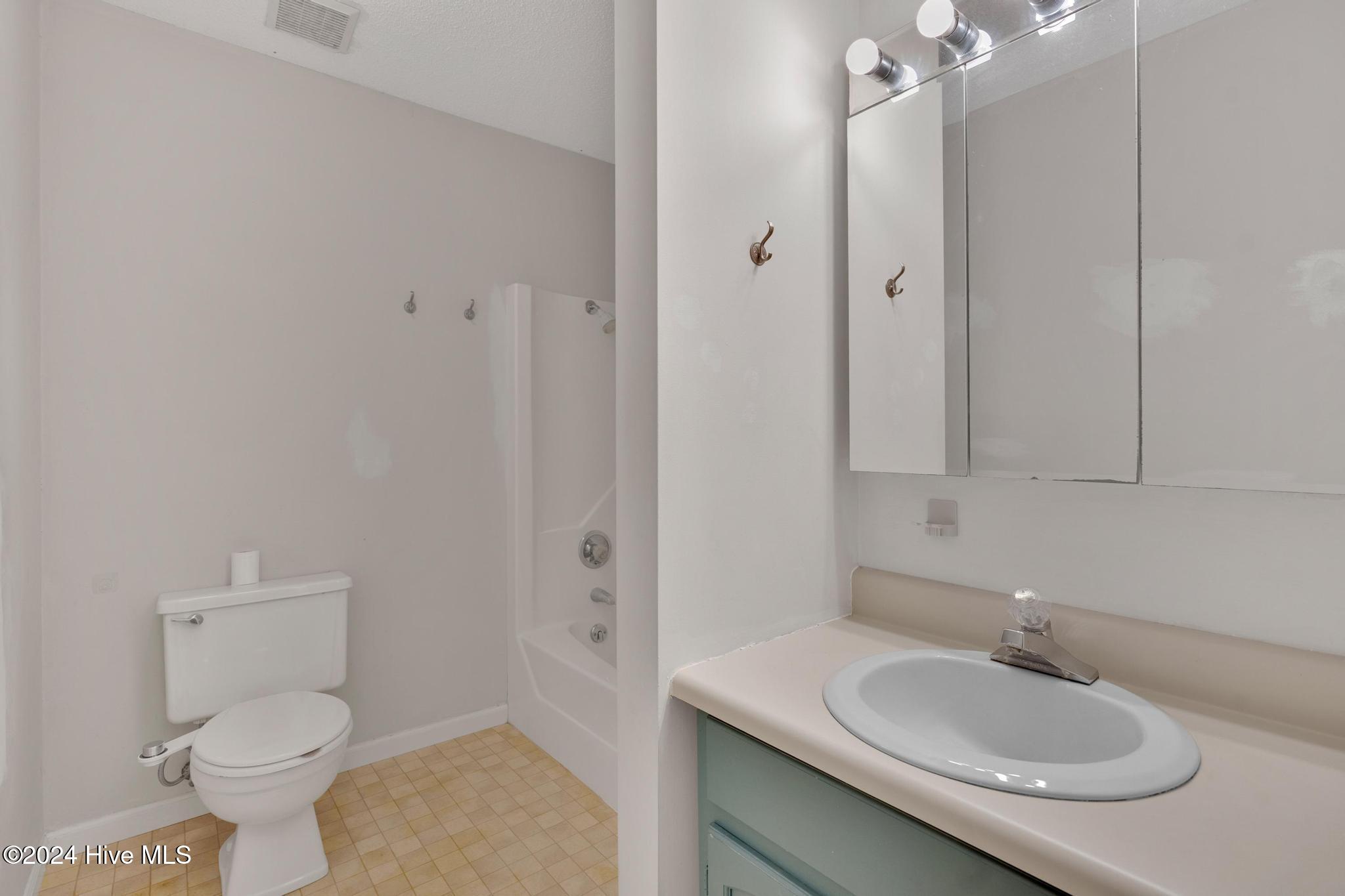 2318 W Dolphin Drive