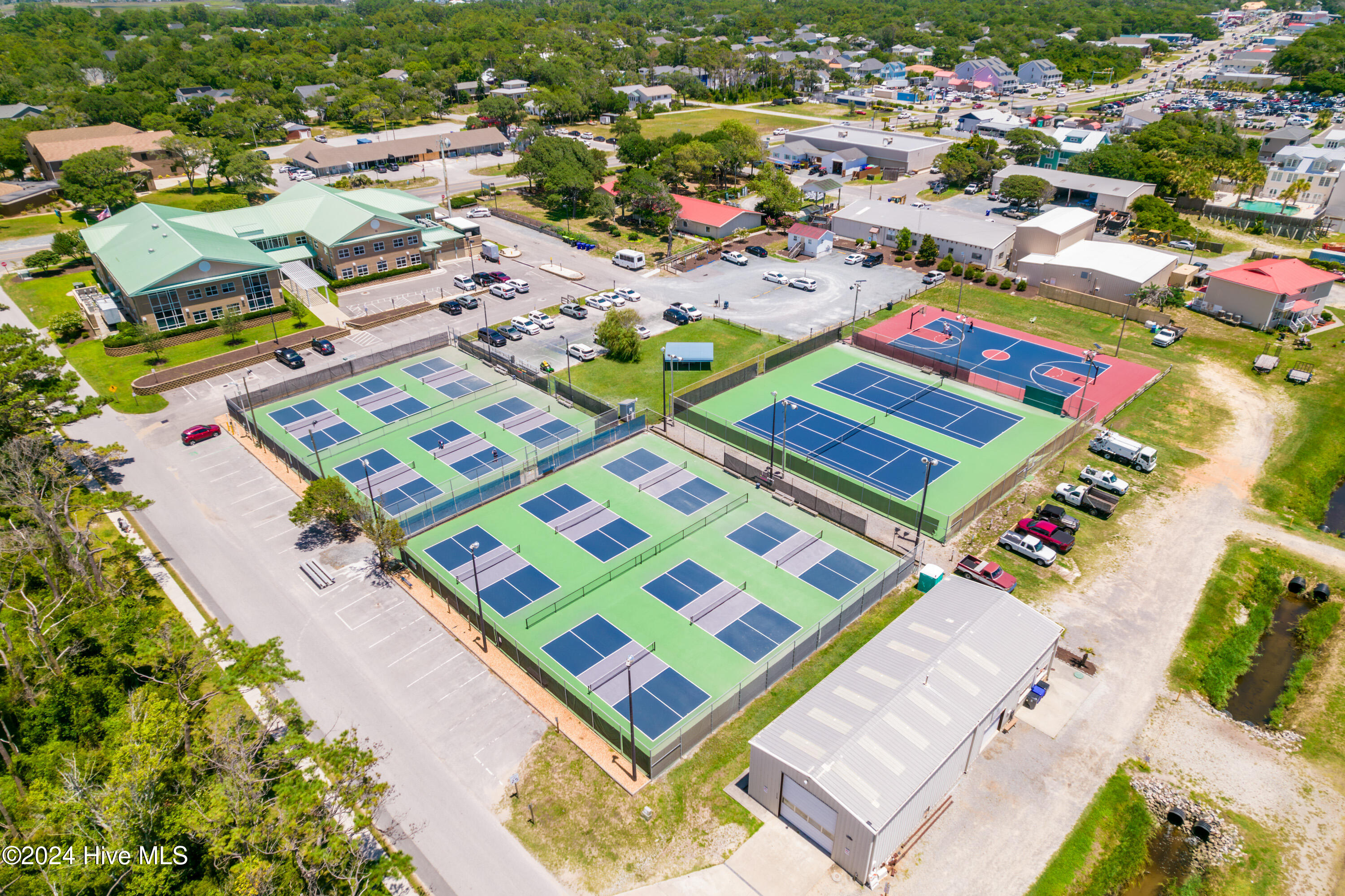 2318 W Dolphin Drive