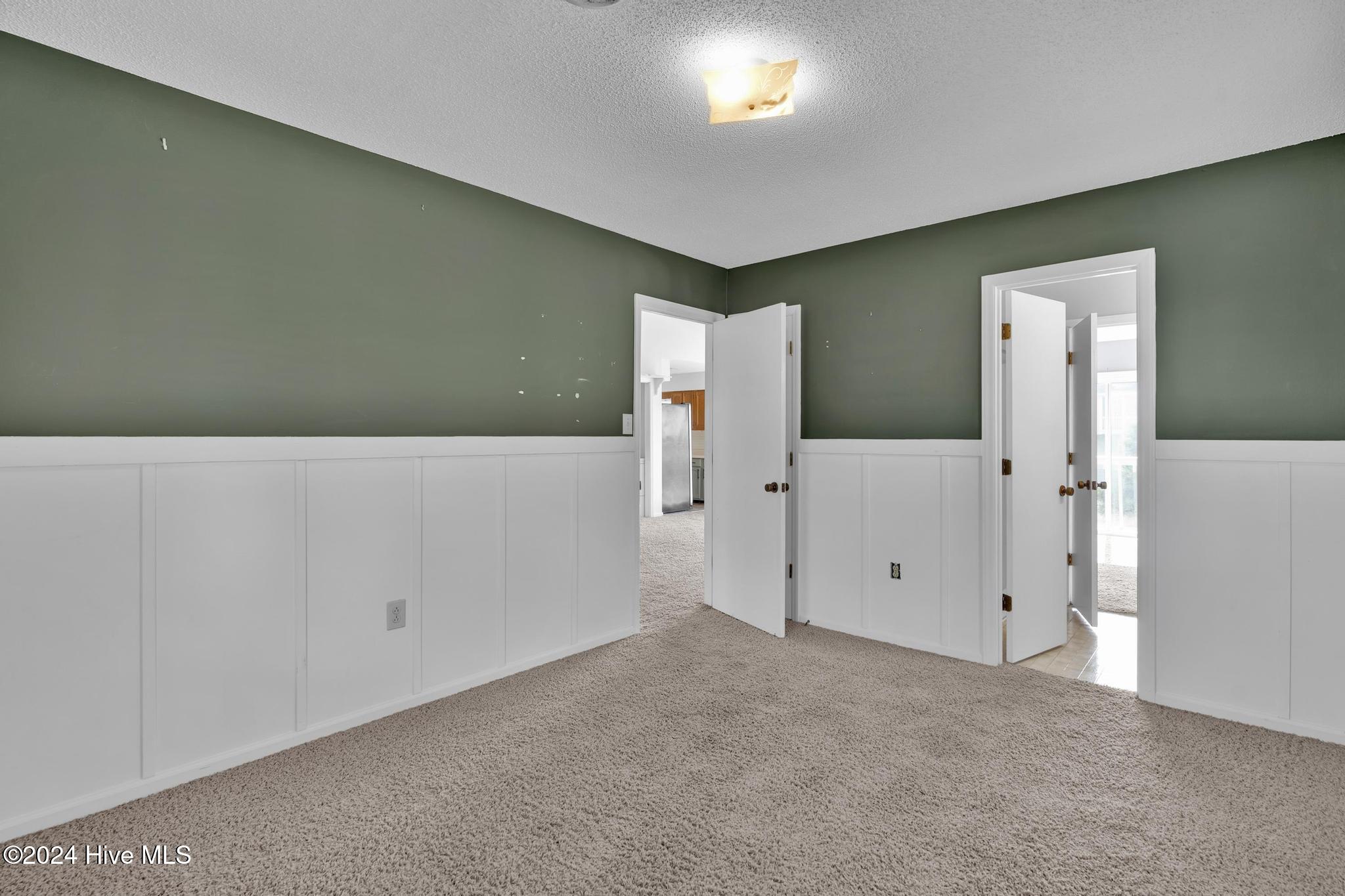 2318 W Dolphin Drive