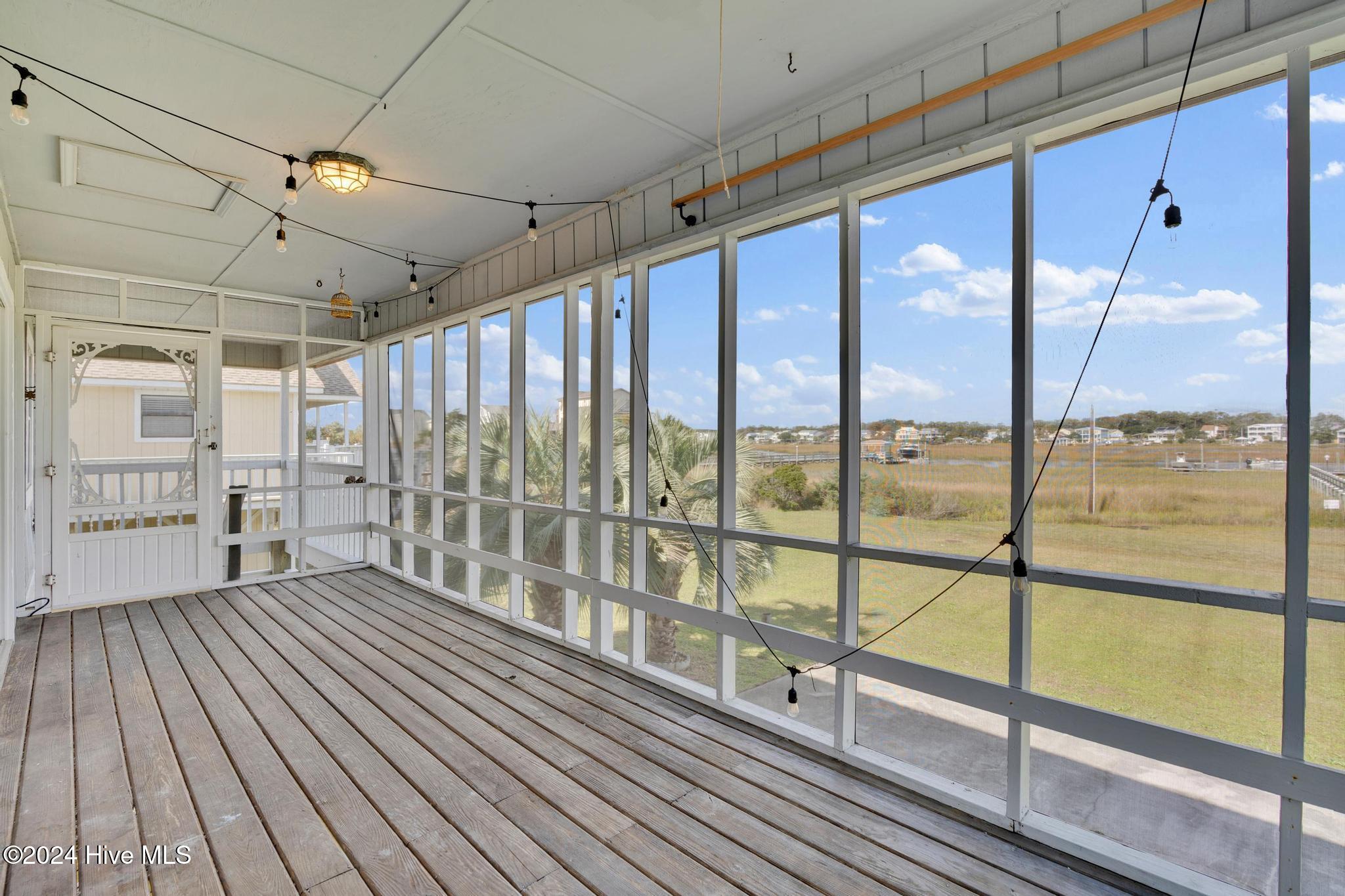 2318 W Dolphin Drive