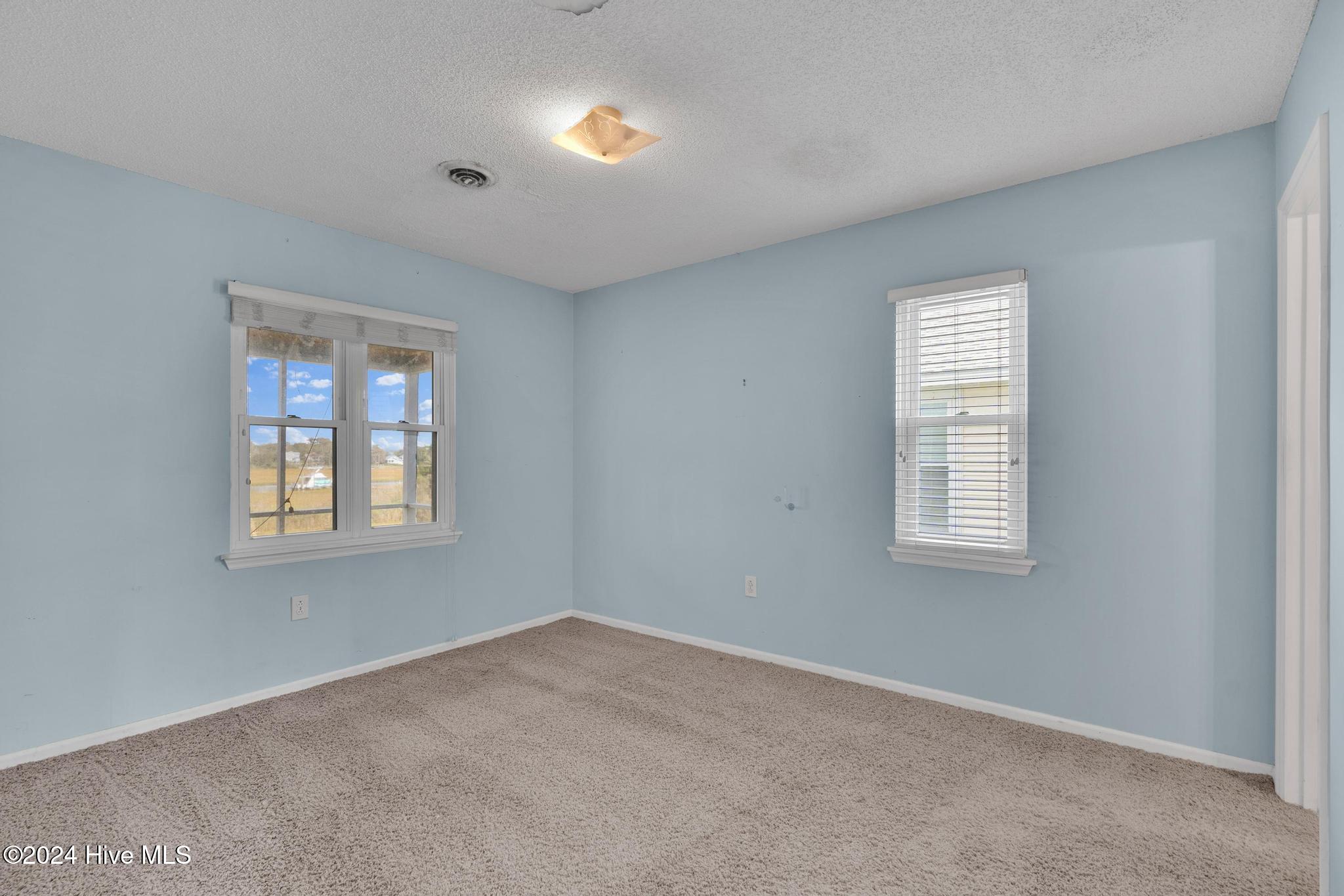 2318 W Dolphin Drive