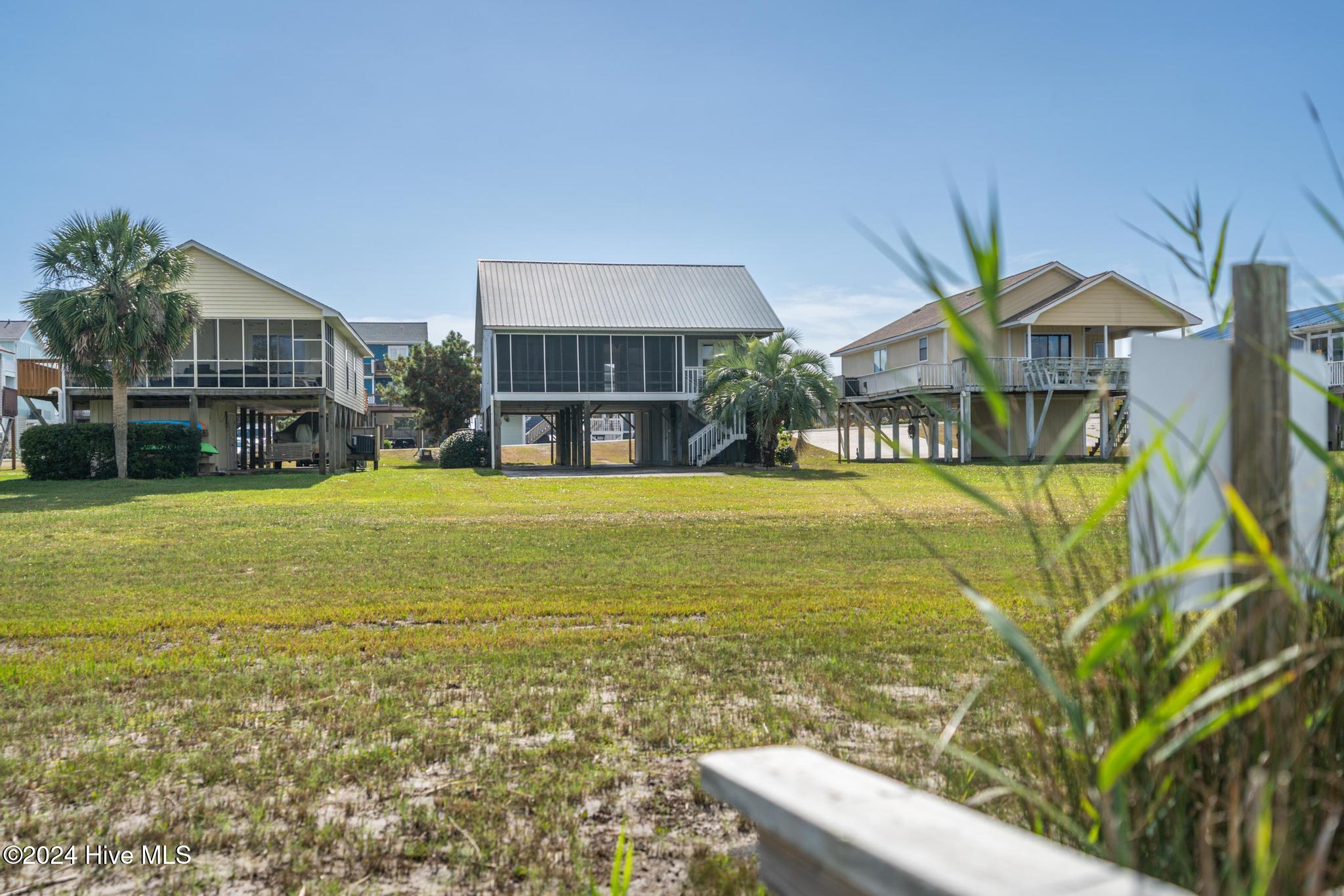 2318 W Dolphin Drive