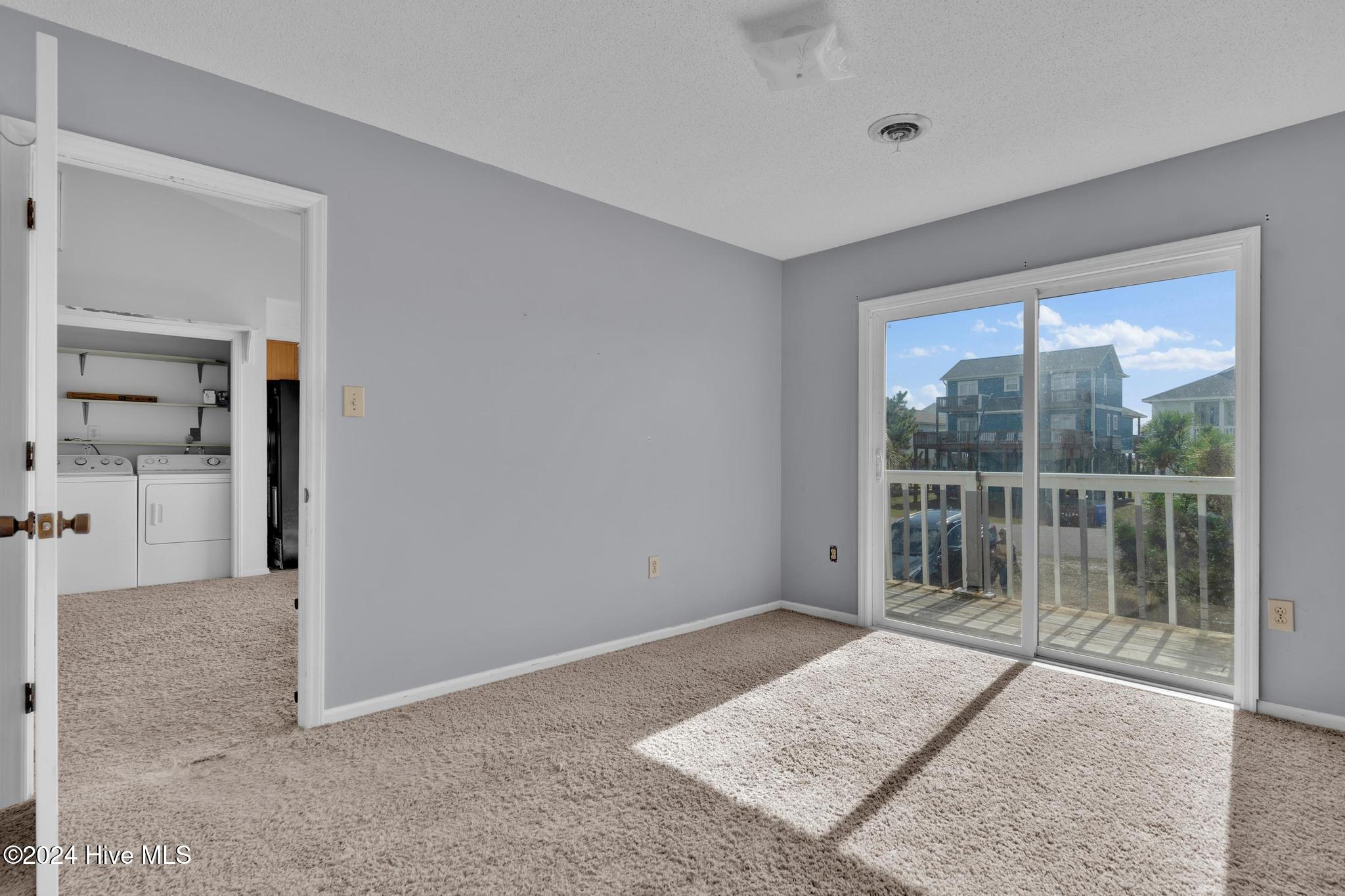 2318 W Dolphin Drive