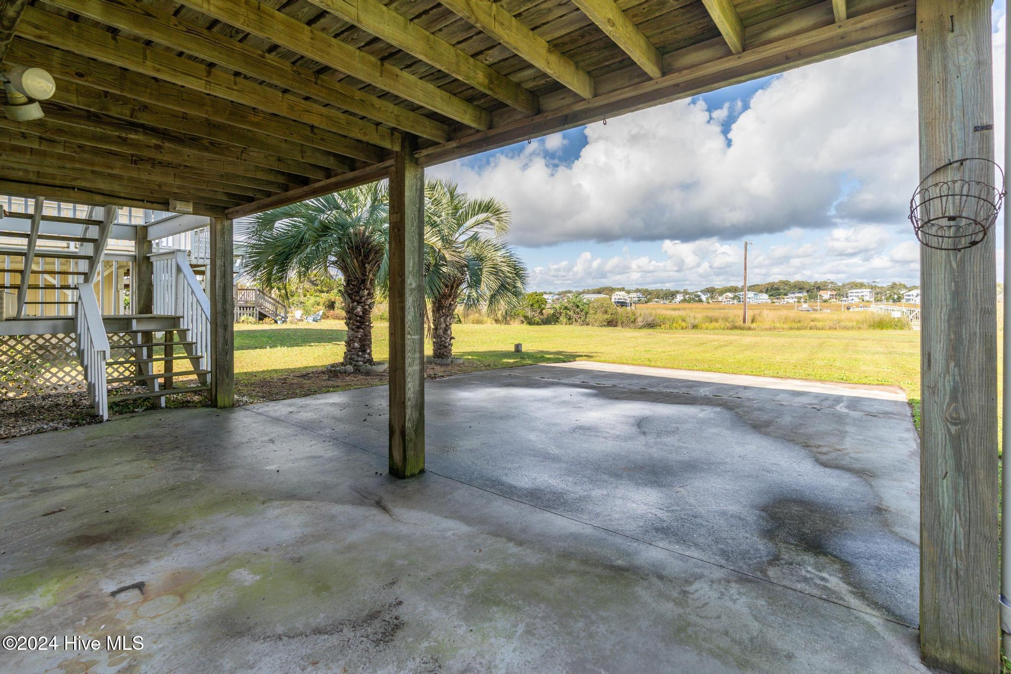 2318 W Dolphin Drive