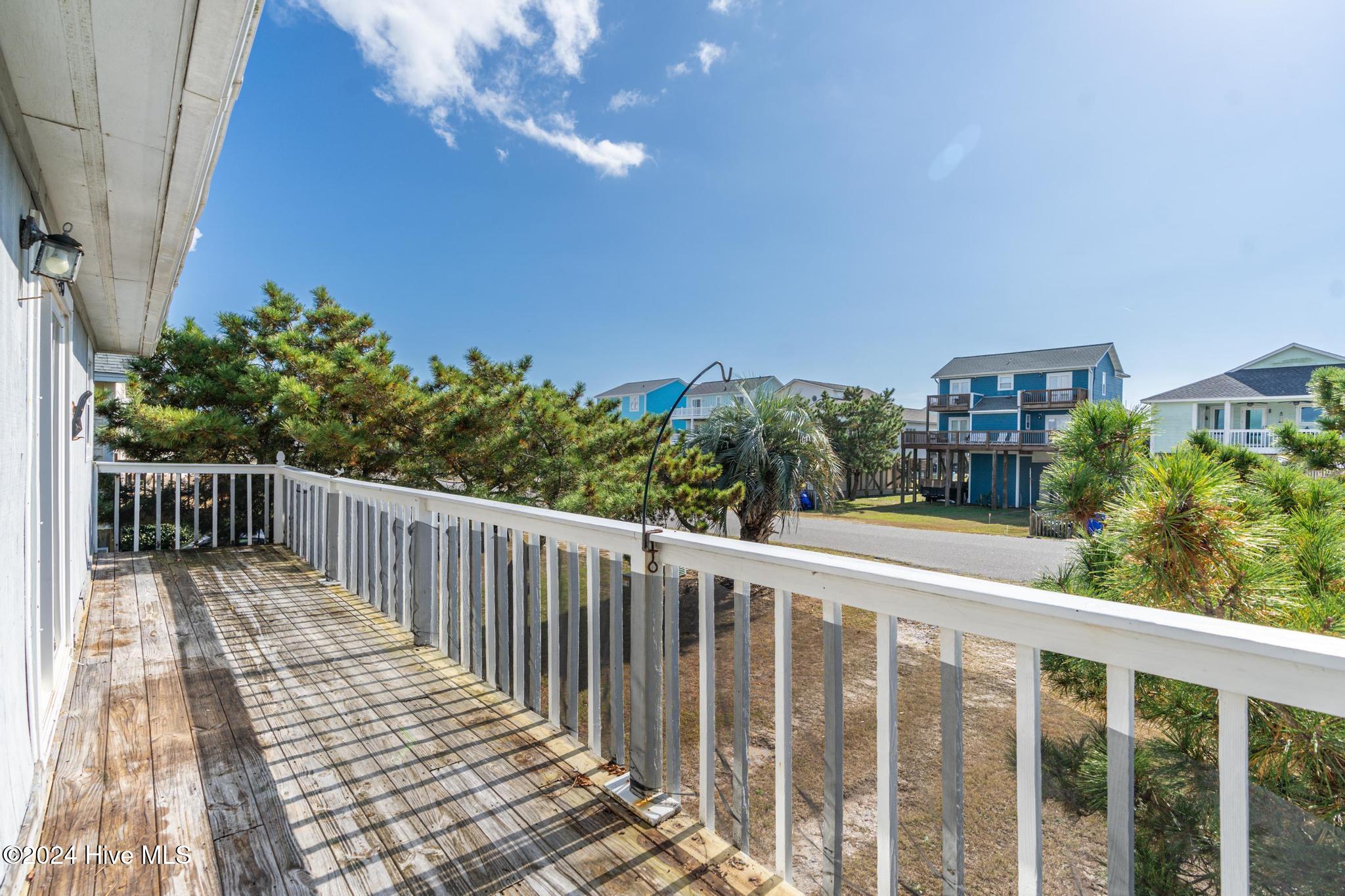 2318 W Dolphin Drive