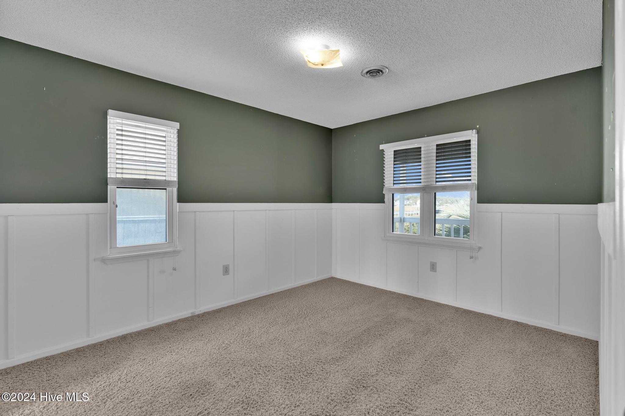 2318 W Dolphin Drive