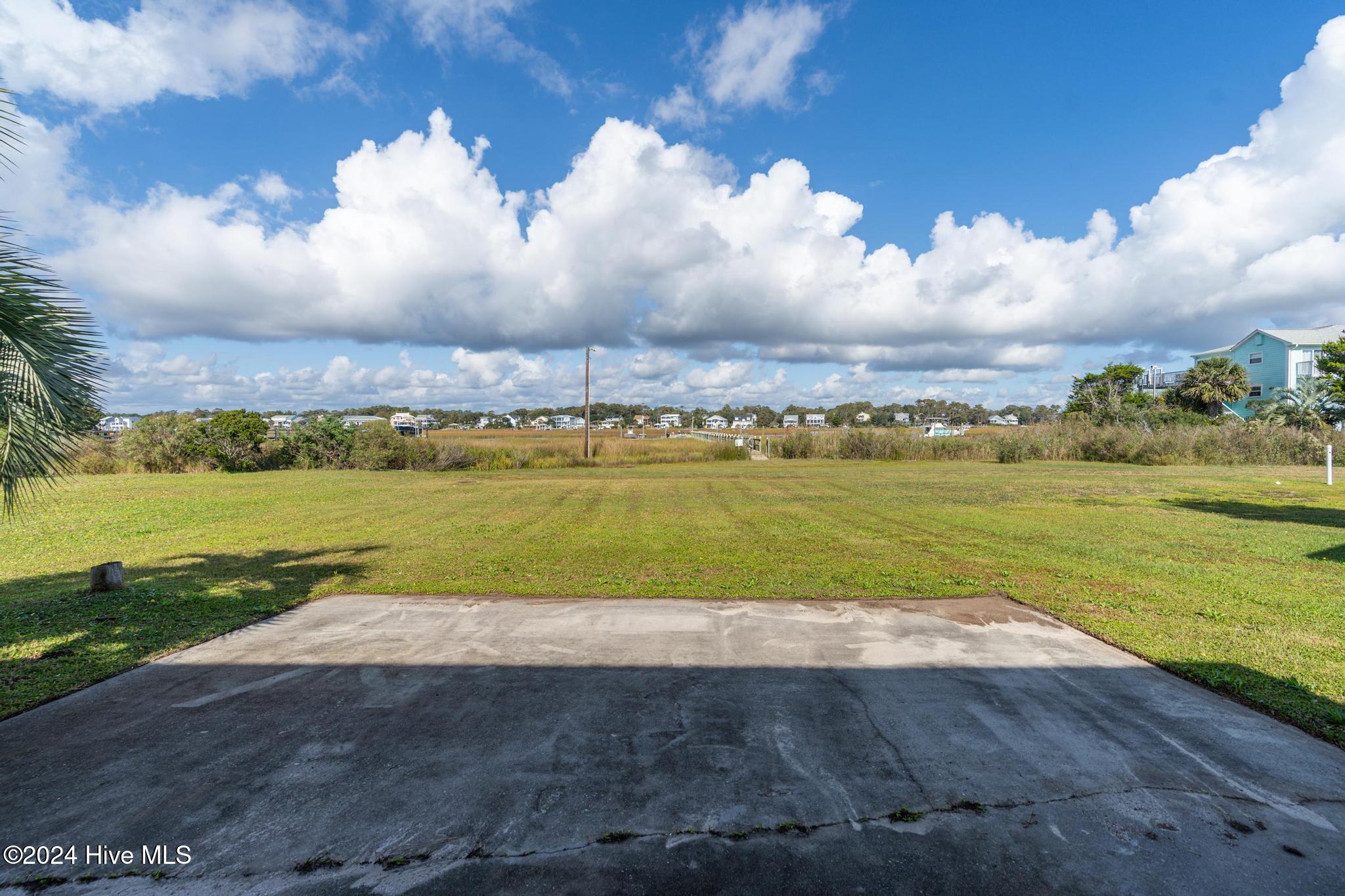 2318 W Dolphin Drive