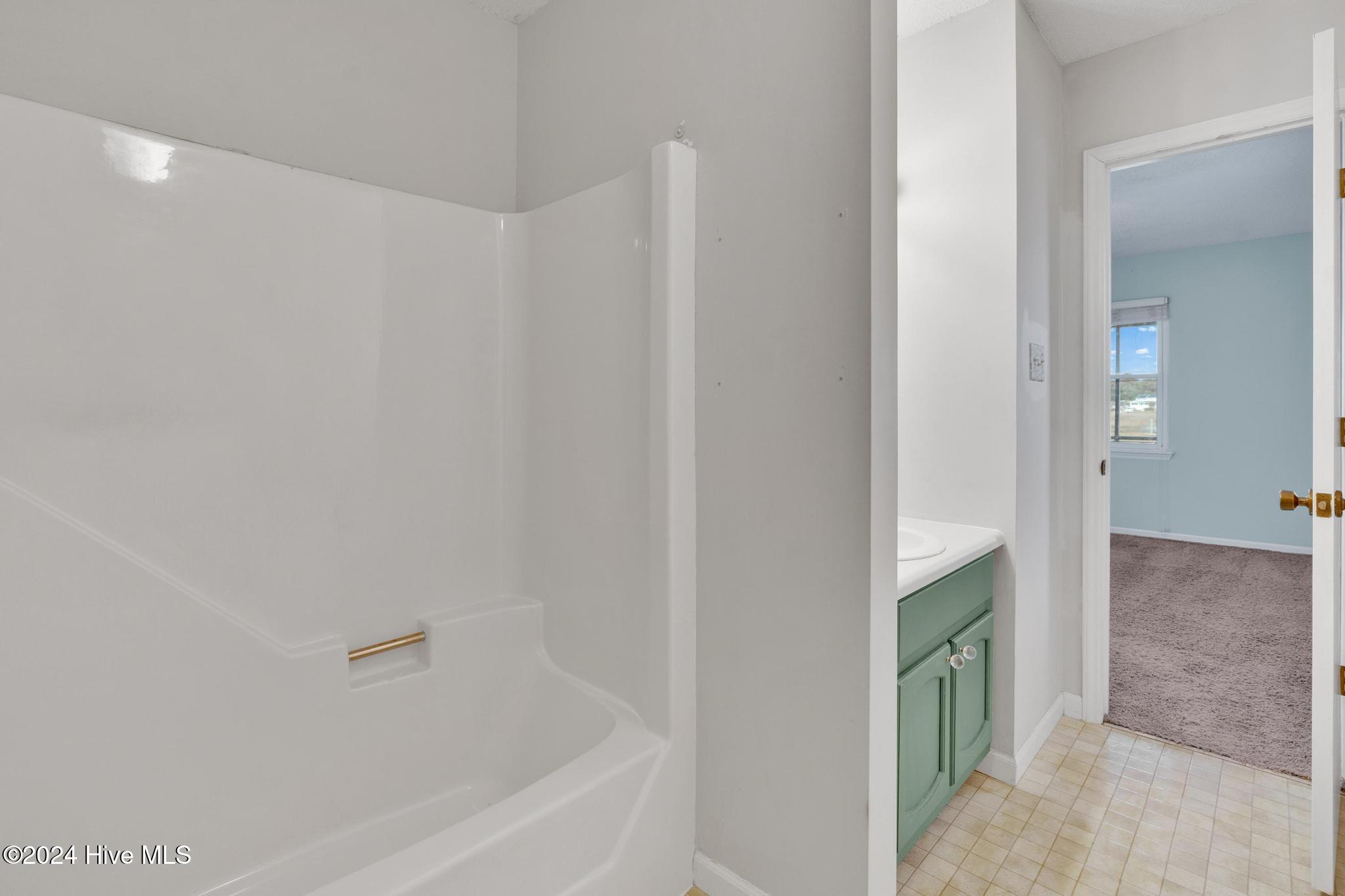 2318 W Dolphin Drive