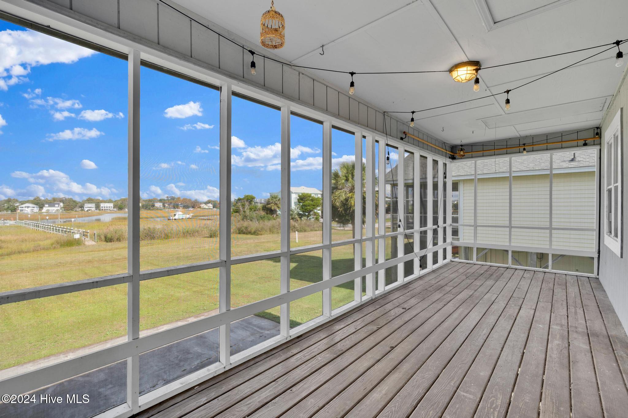 2318 W Dolphin Drive