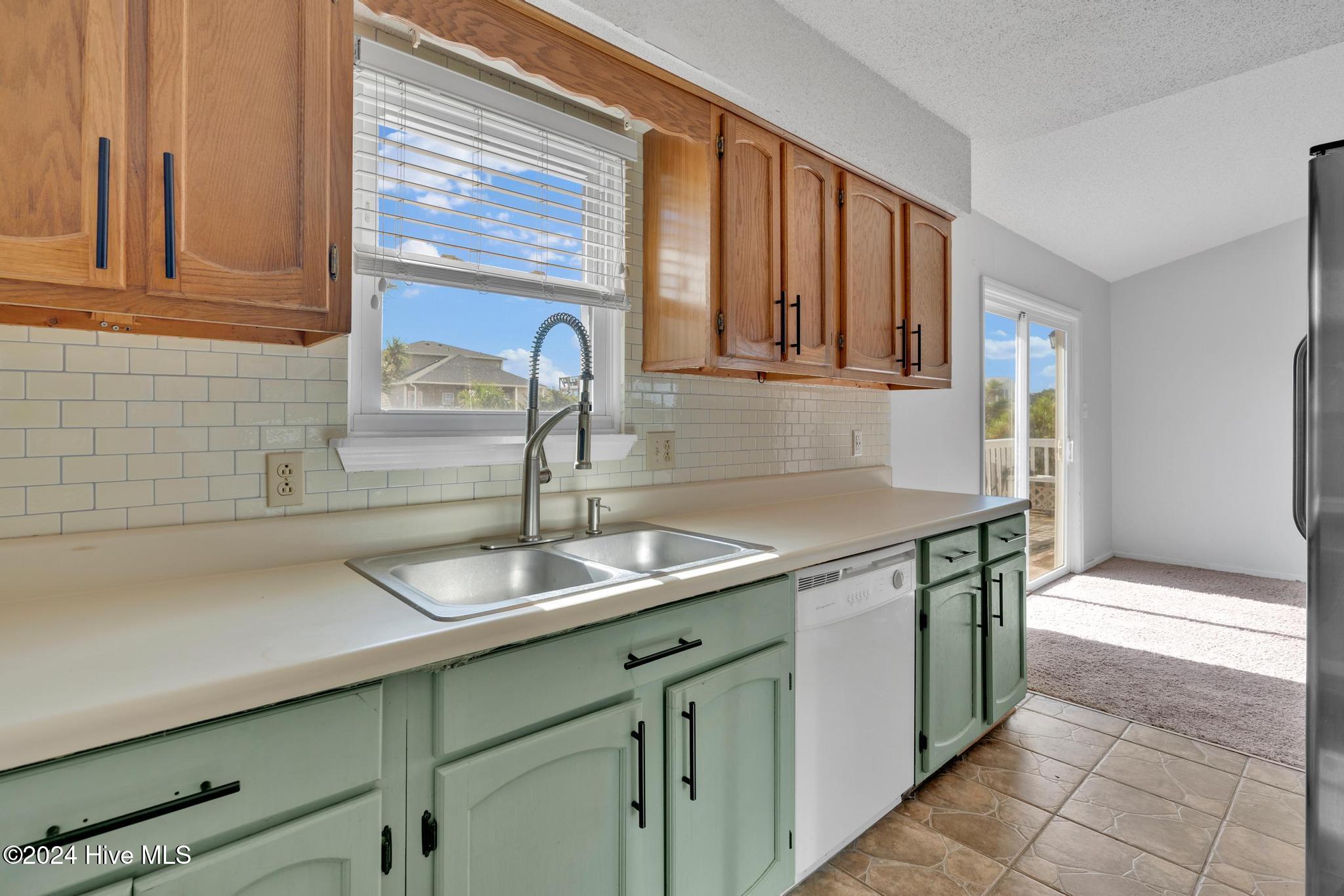 2318 W Dolphin Drive