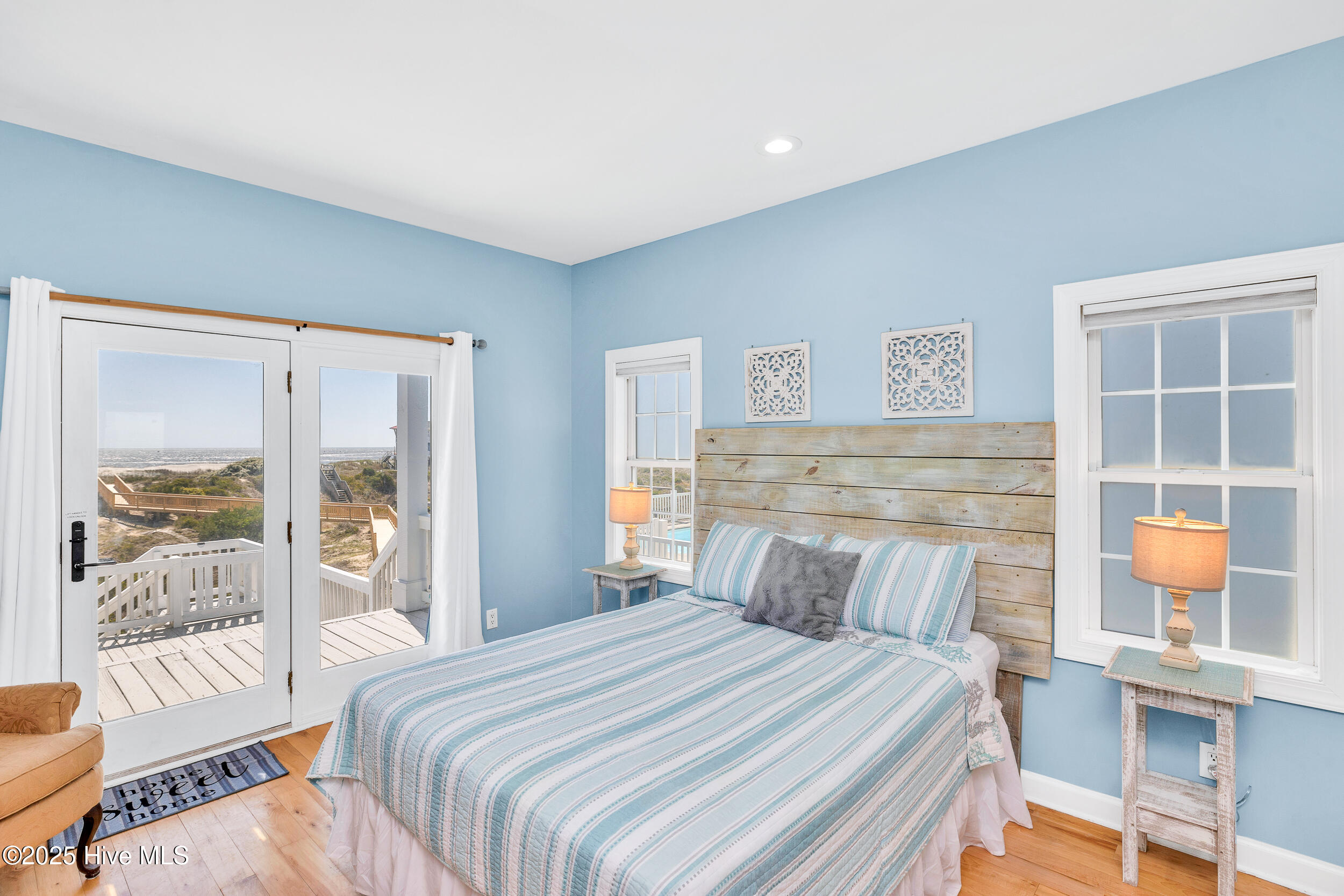 6901 Kings Lynn Drive