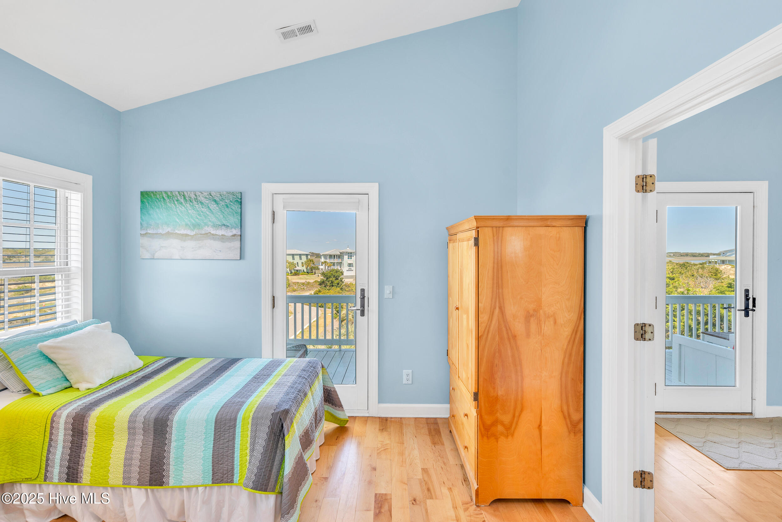 6901 Kings Lynn Drive