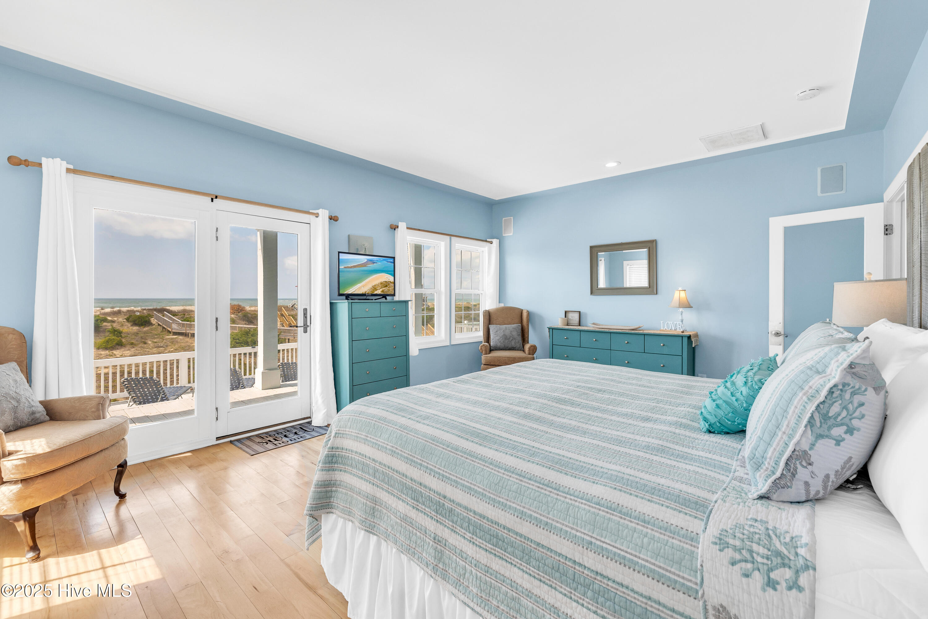 6901 Kings Lynn Drive