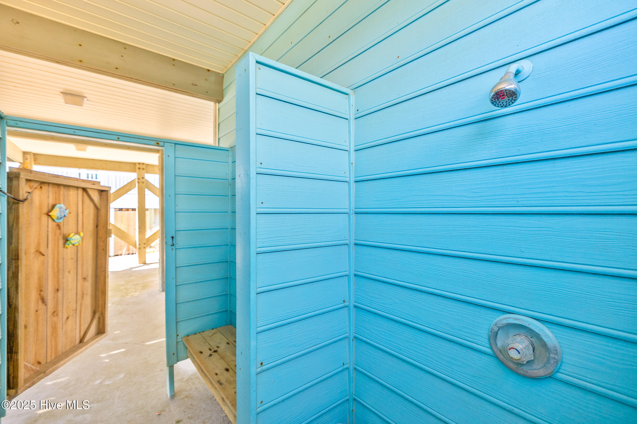 6901 Kings Lynn Drive