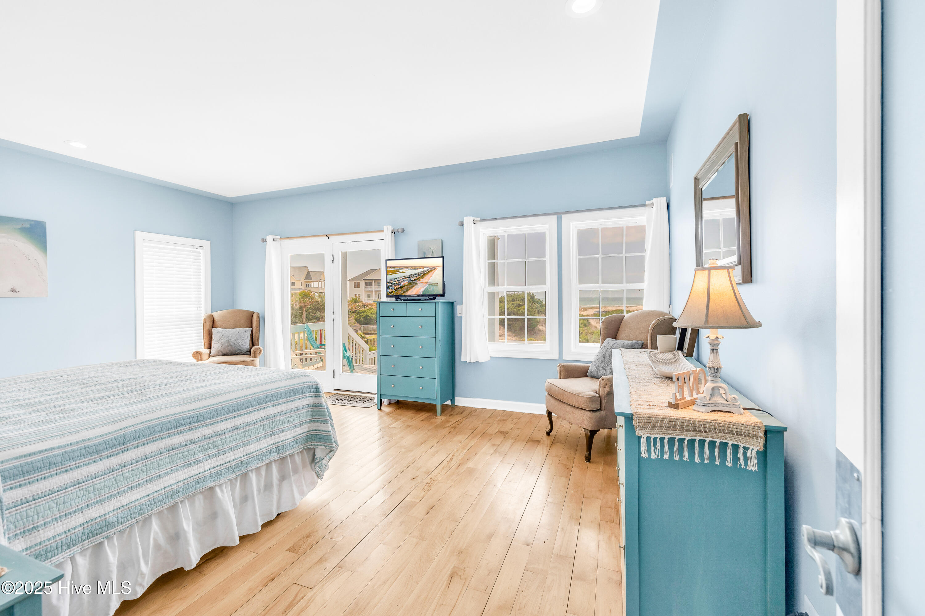 6901 Kings Lynn Drive