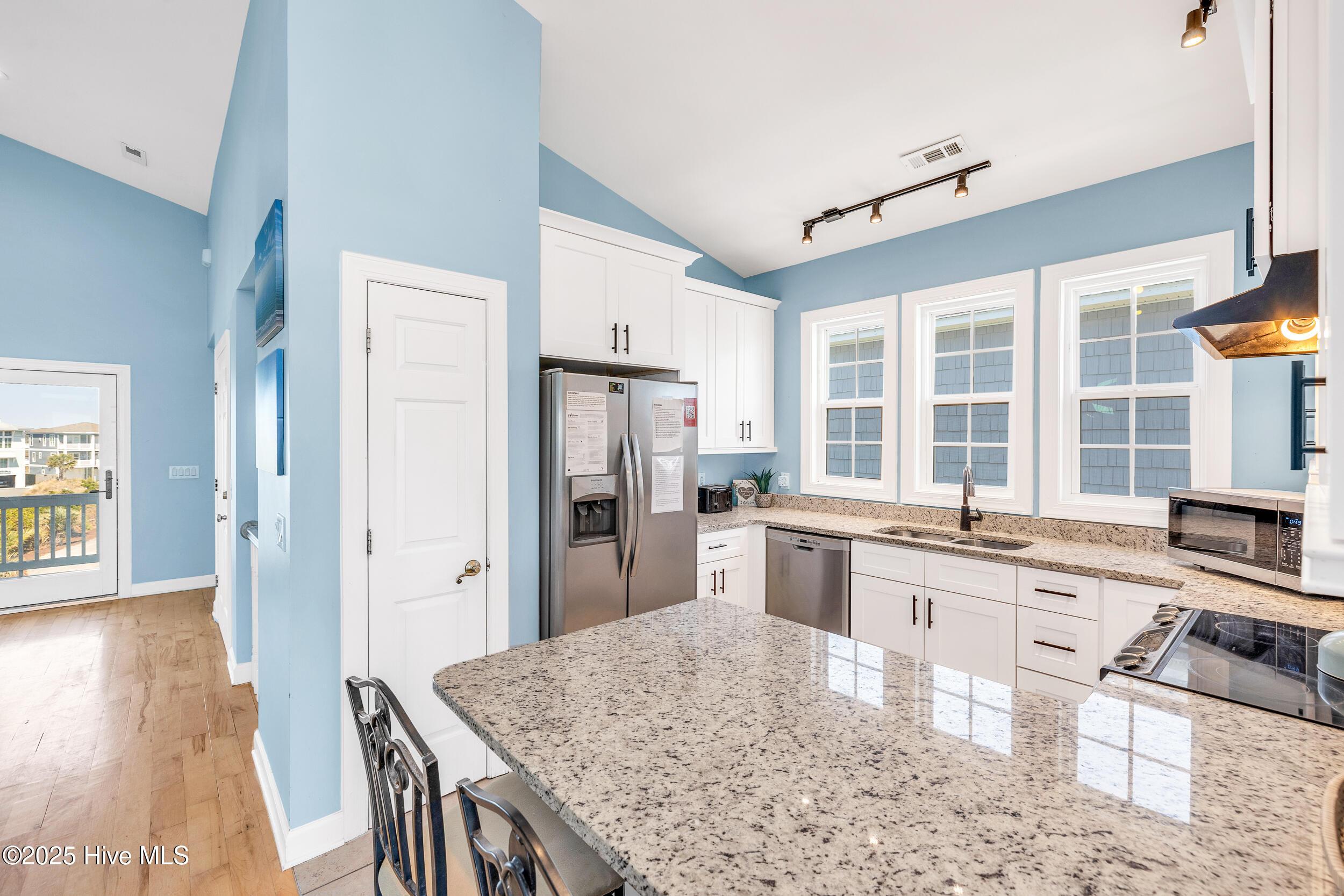 6901 Kings Lynn Drive