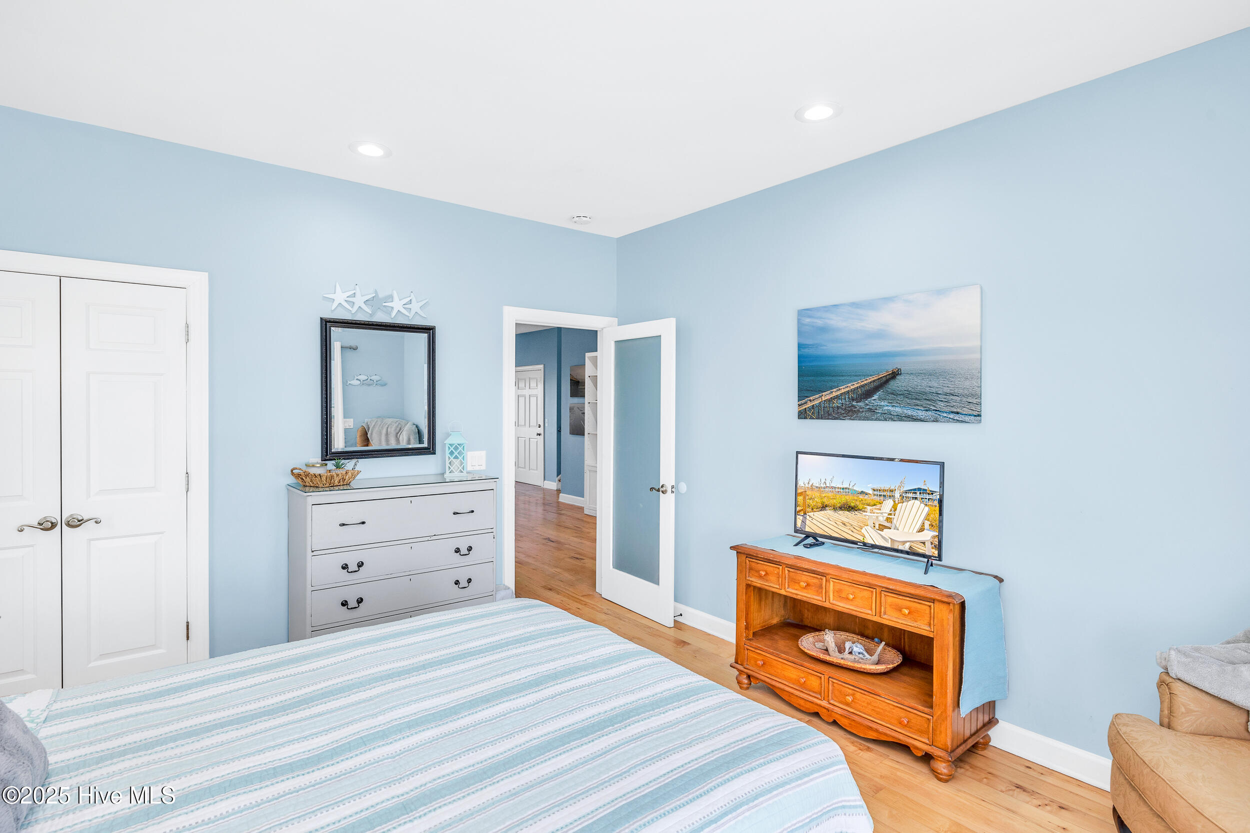 6901 Kings Lynn Drive