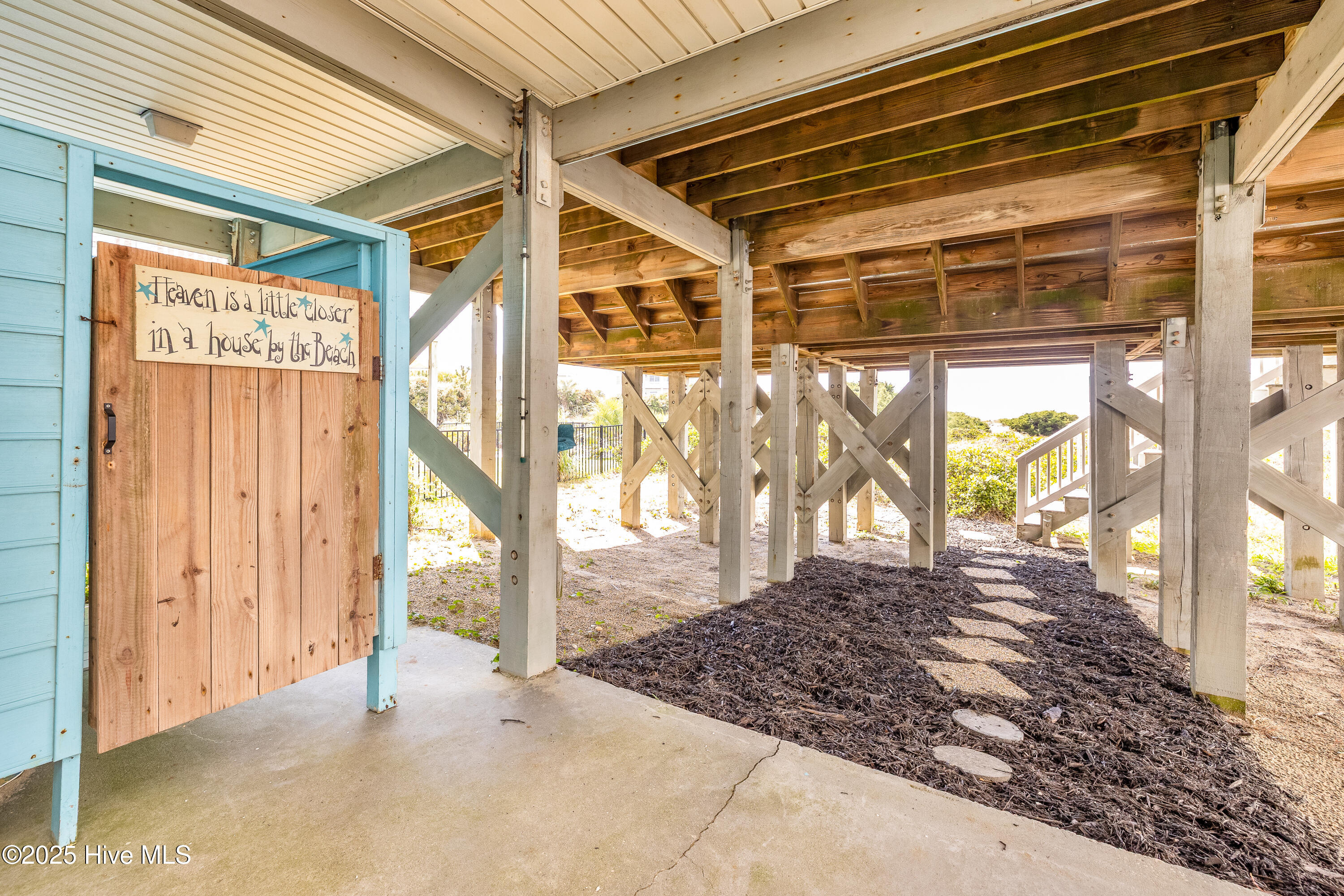 6901 Kings Lynn Drive