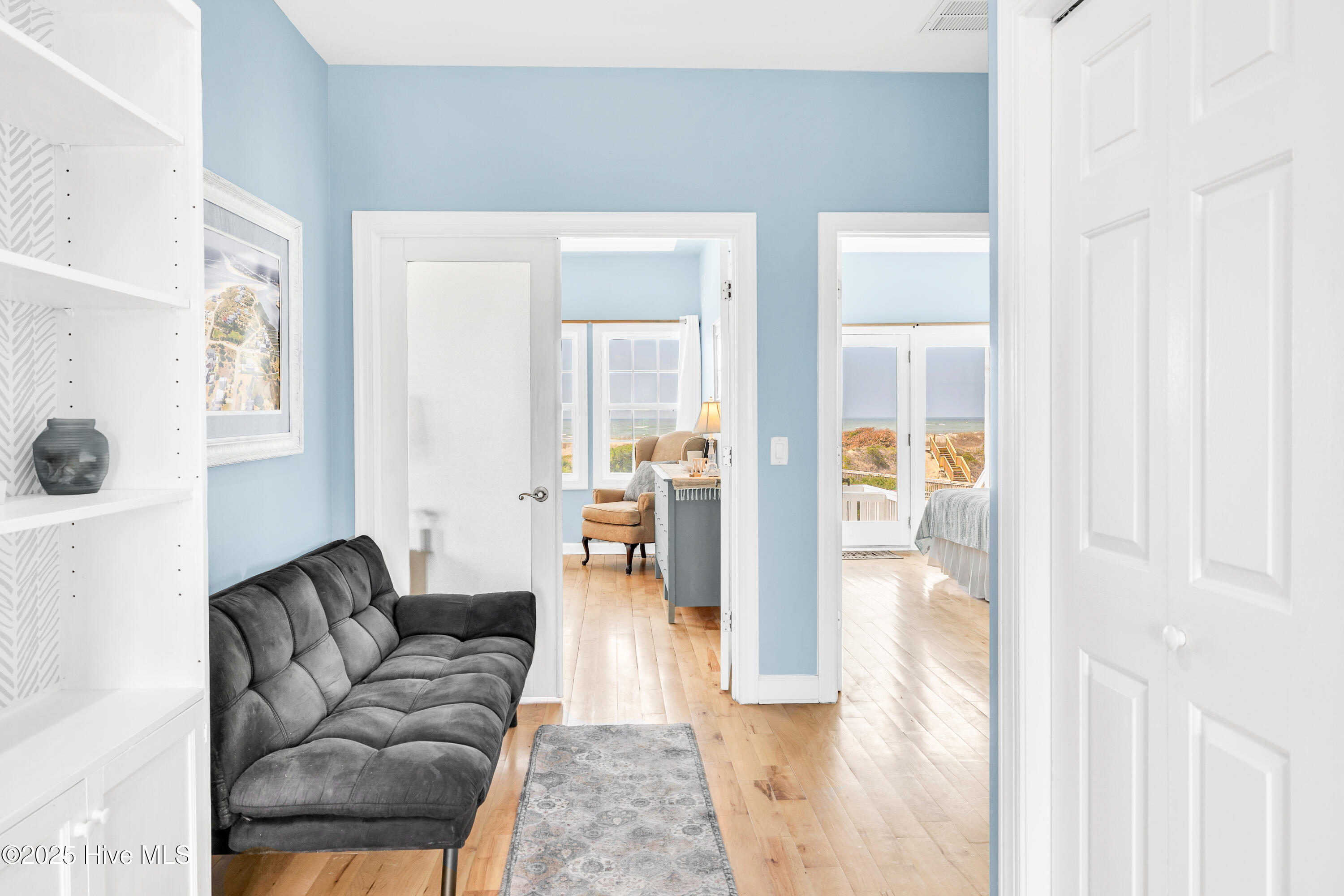 6901 Kings Lynn Drive