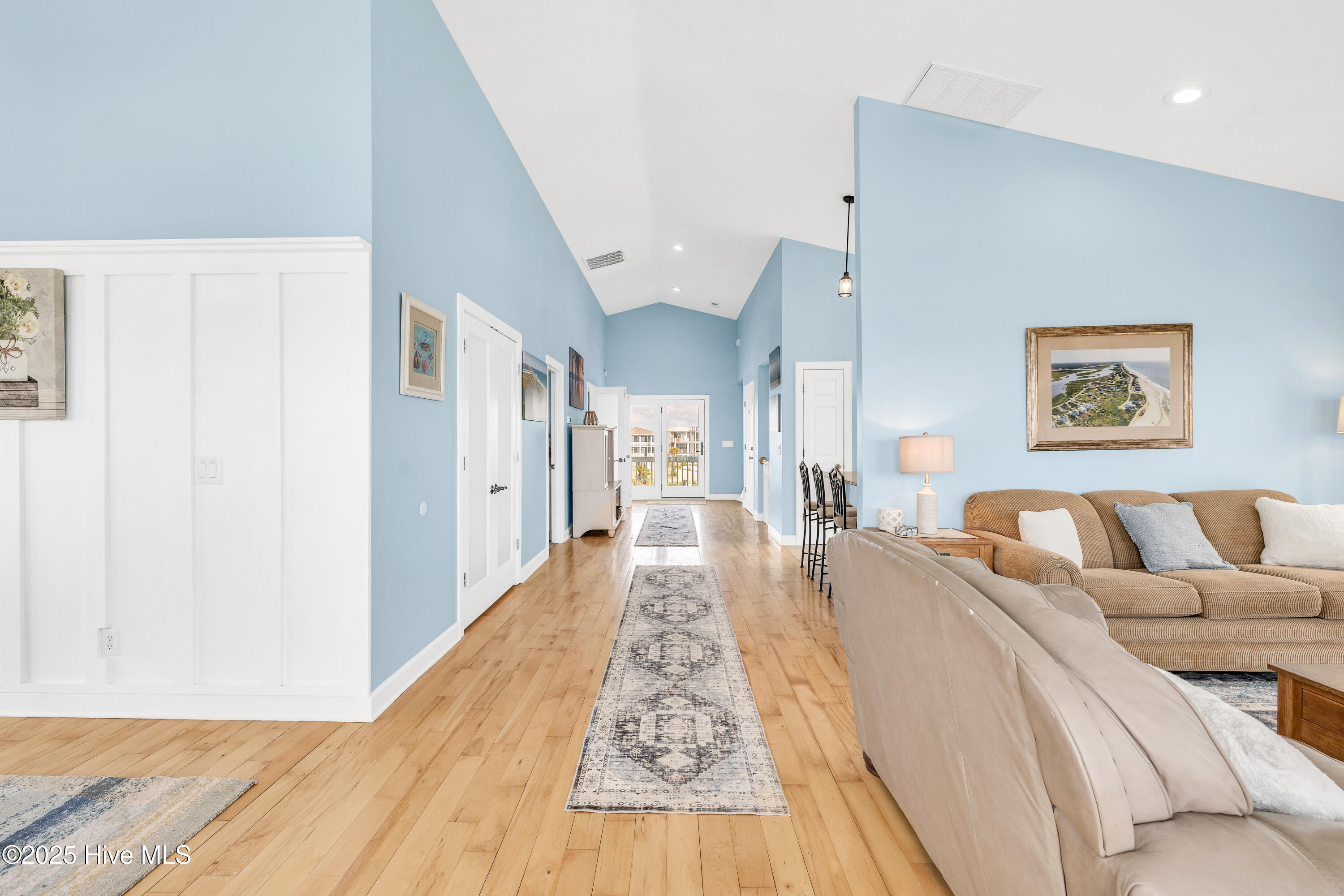 6901 Kings Lynn Drive