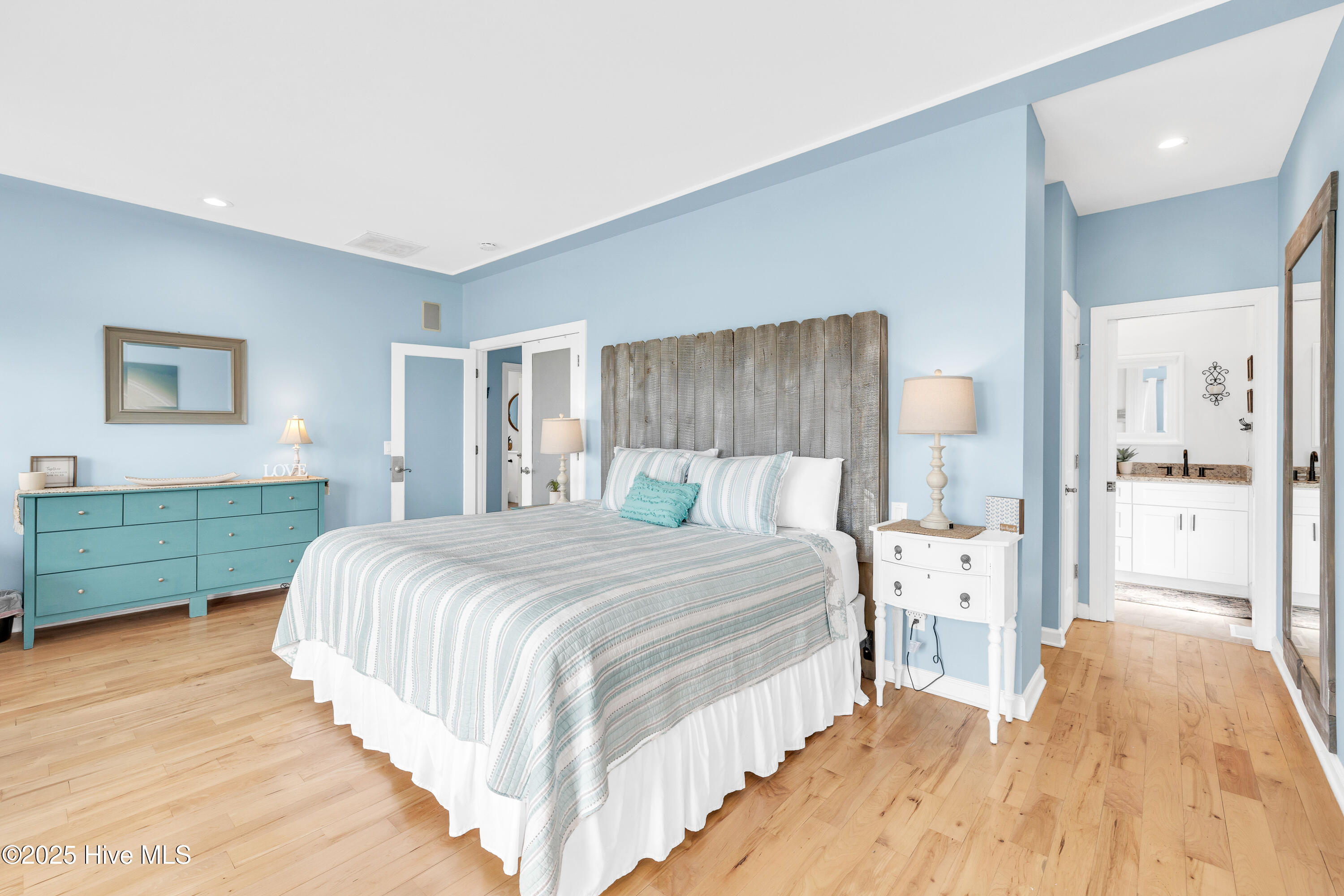 6901 Kings Lynn Drive