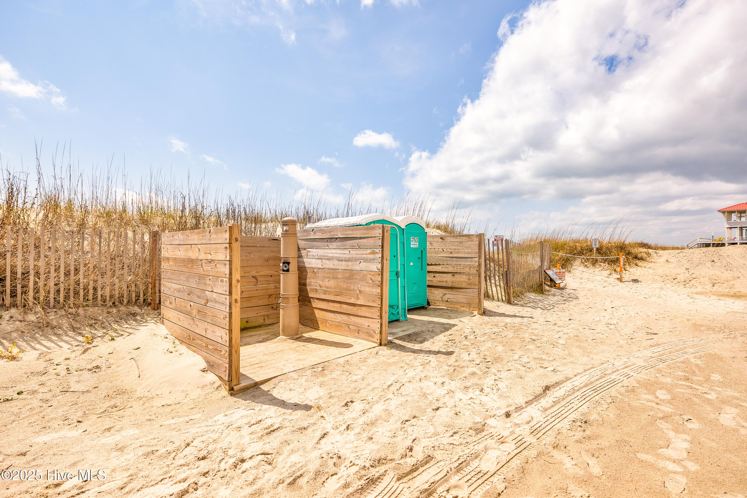 6901 Kings Lynn Drive