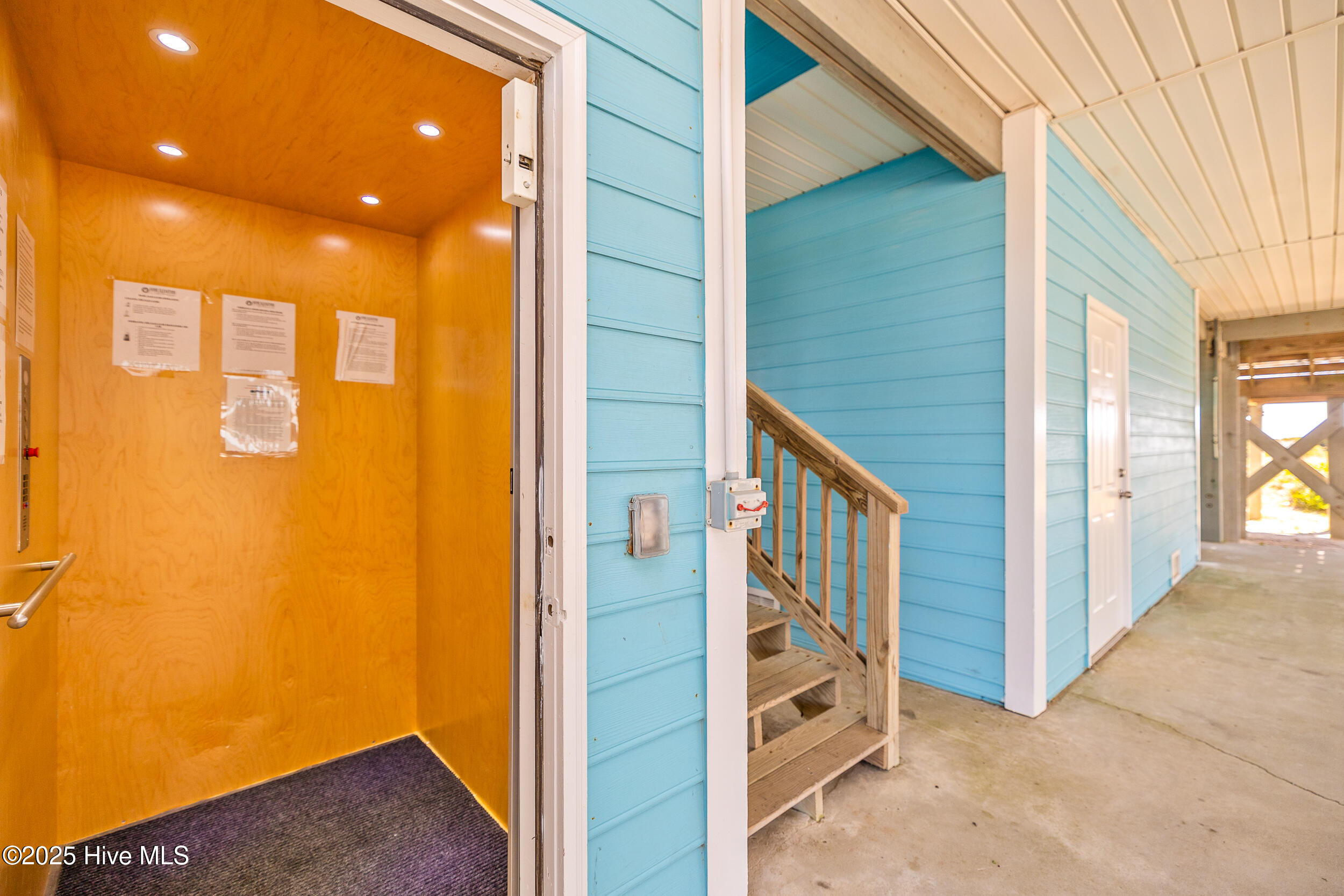 6901 Kings Lynn Drive