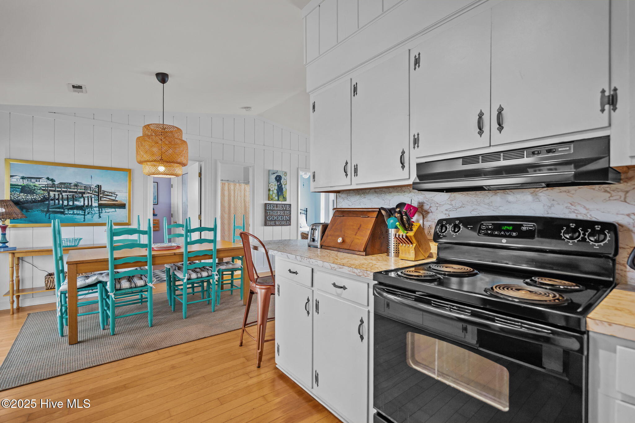 2906 E Dolphin Drive