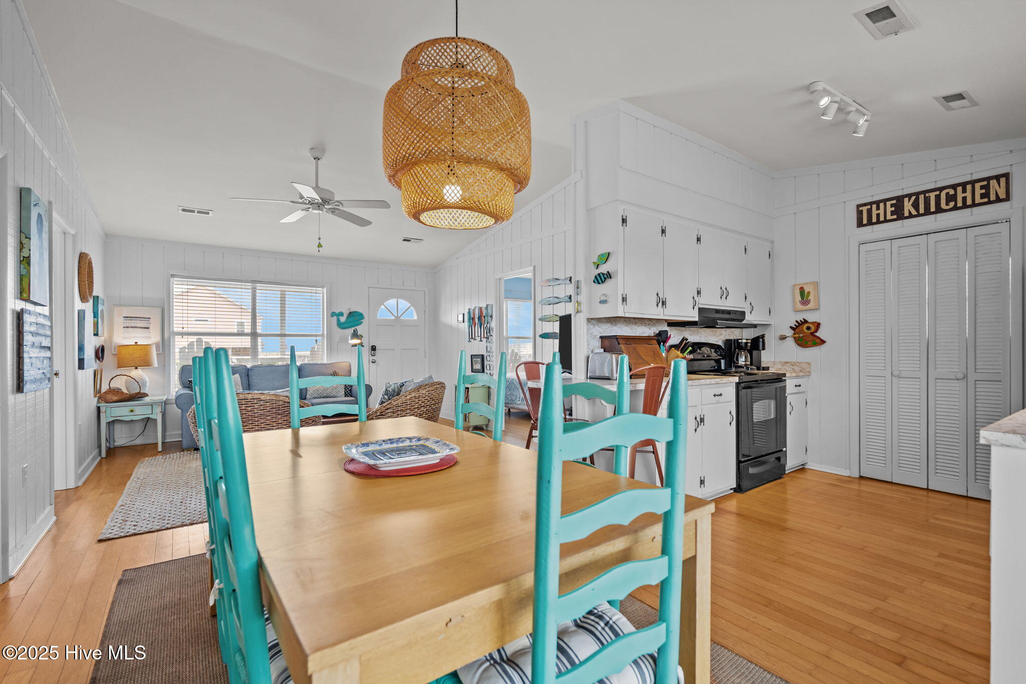 2906 E Dolphin Drive