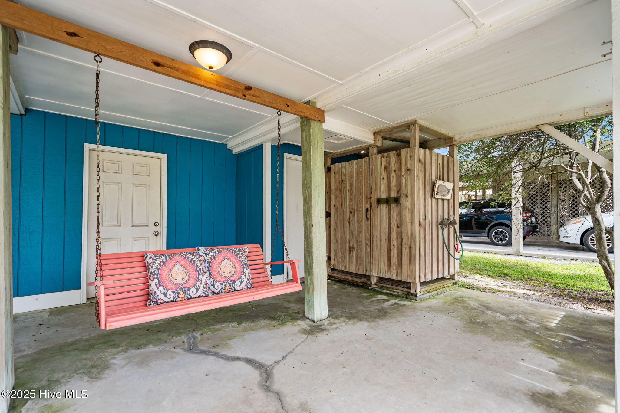 2906 E Dolphin Drive