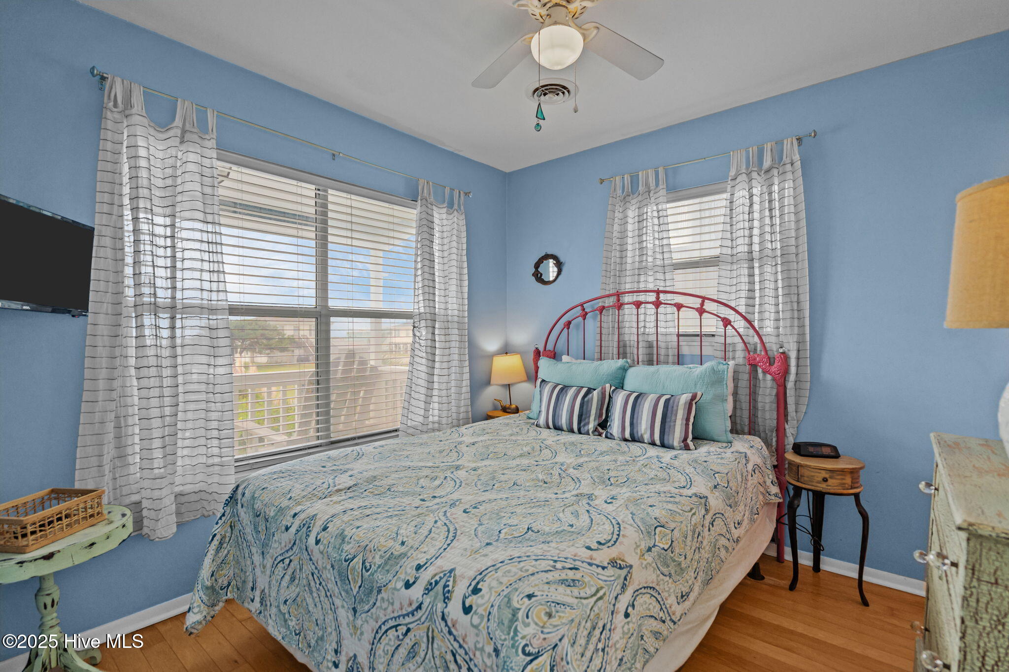 2906 E Dolphin Drive