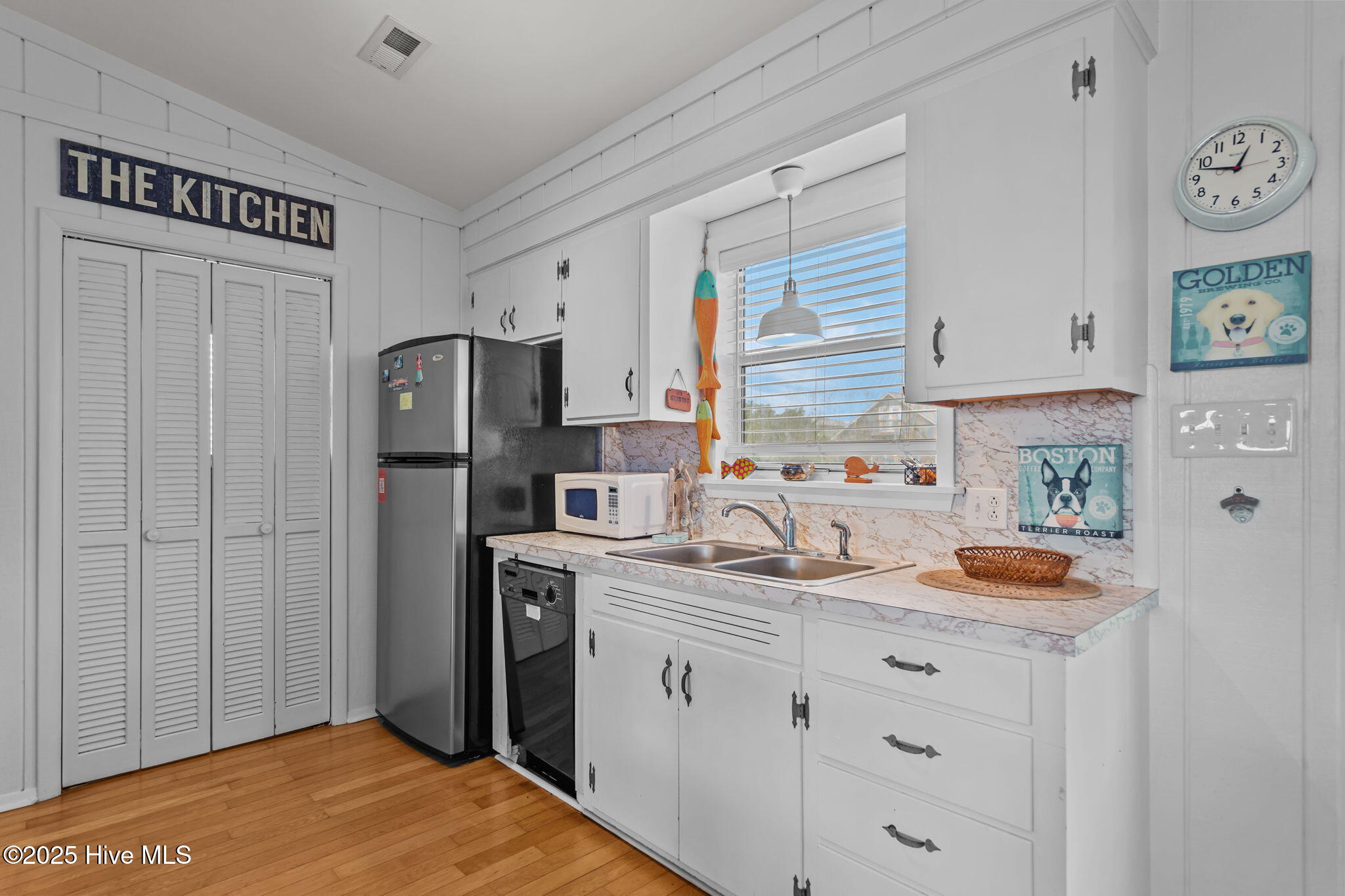 2906 E Dolphin Drive