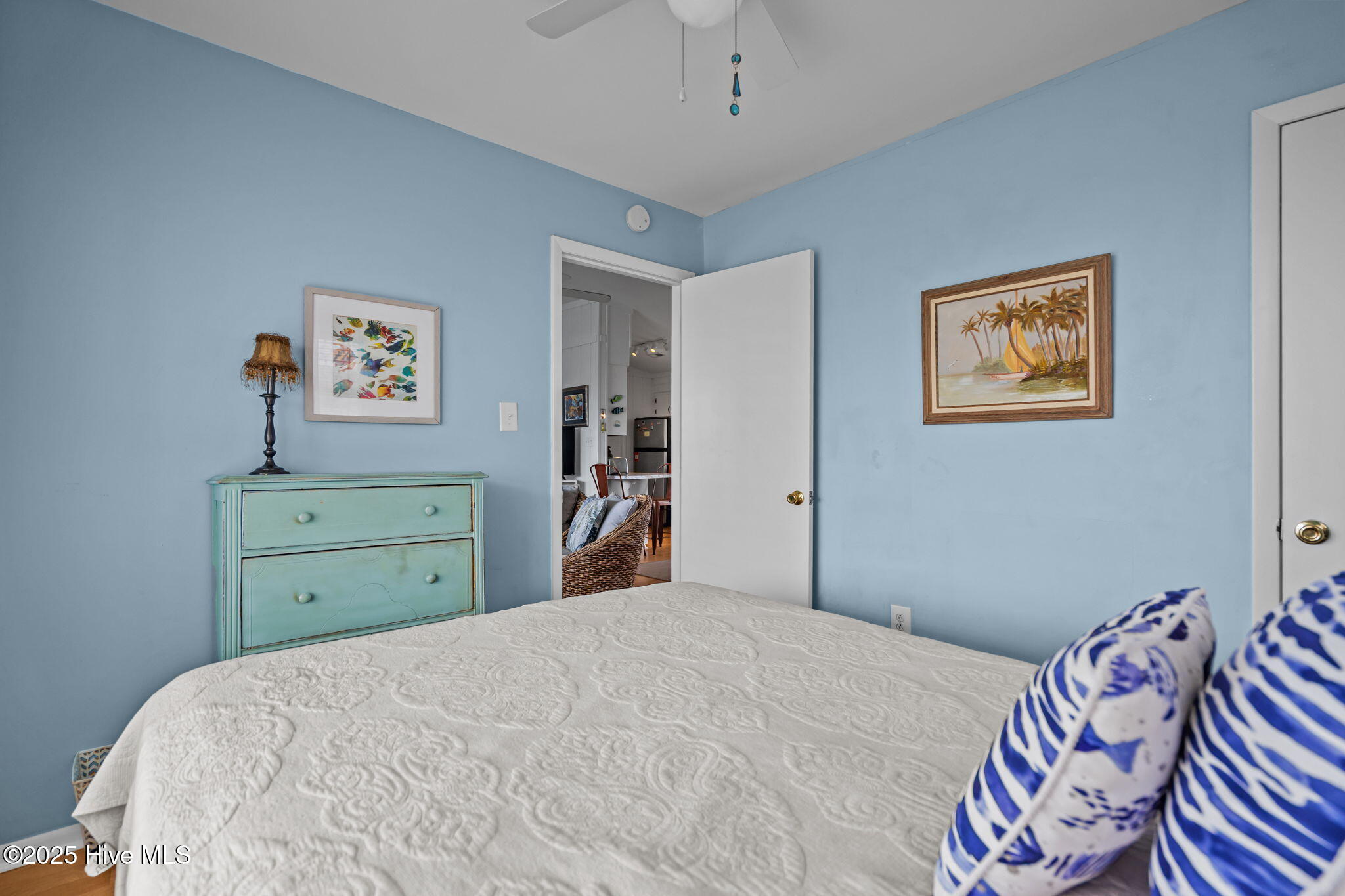 2906 E Dolphin Drive