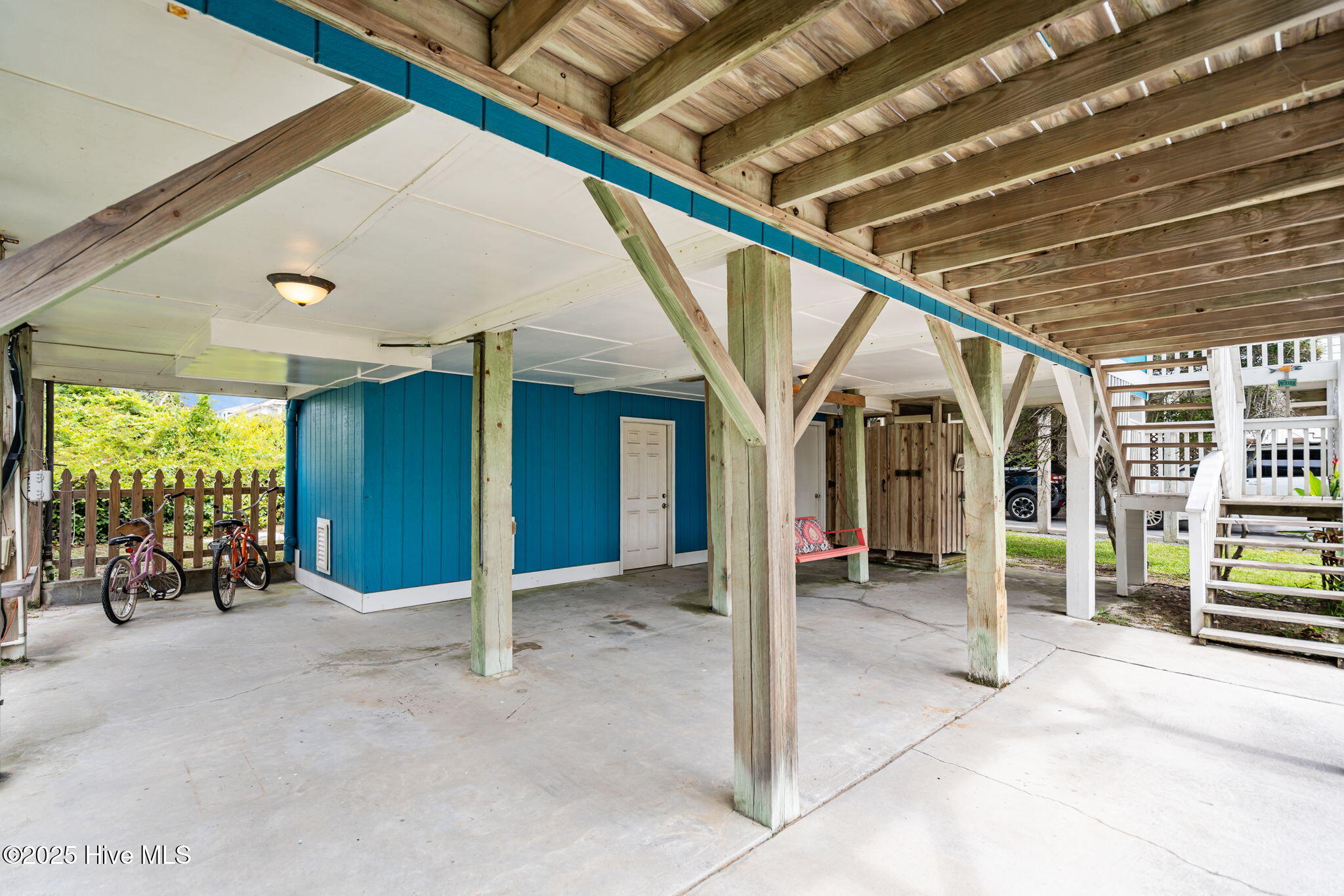 2906 E Dolphin Drive