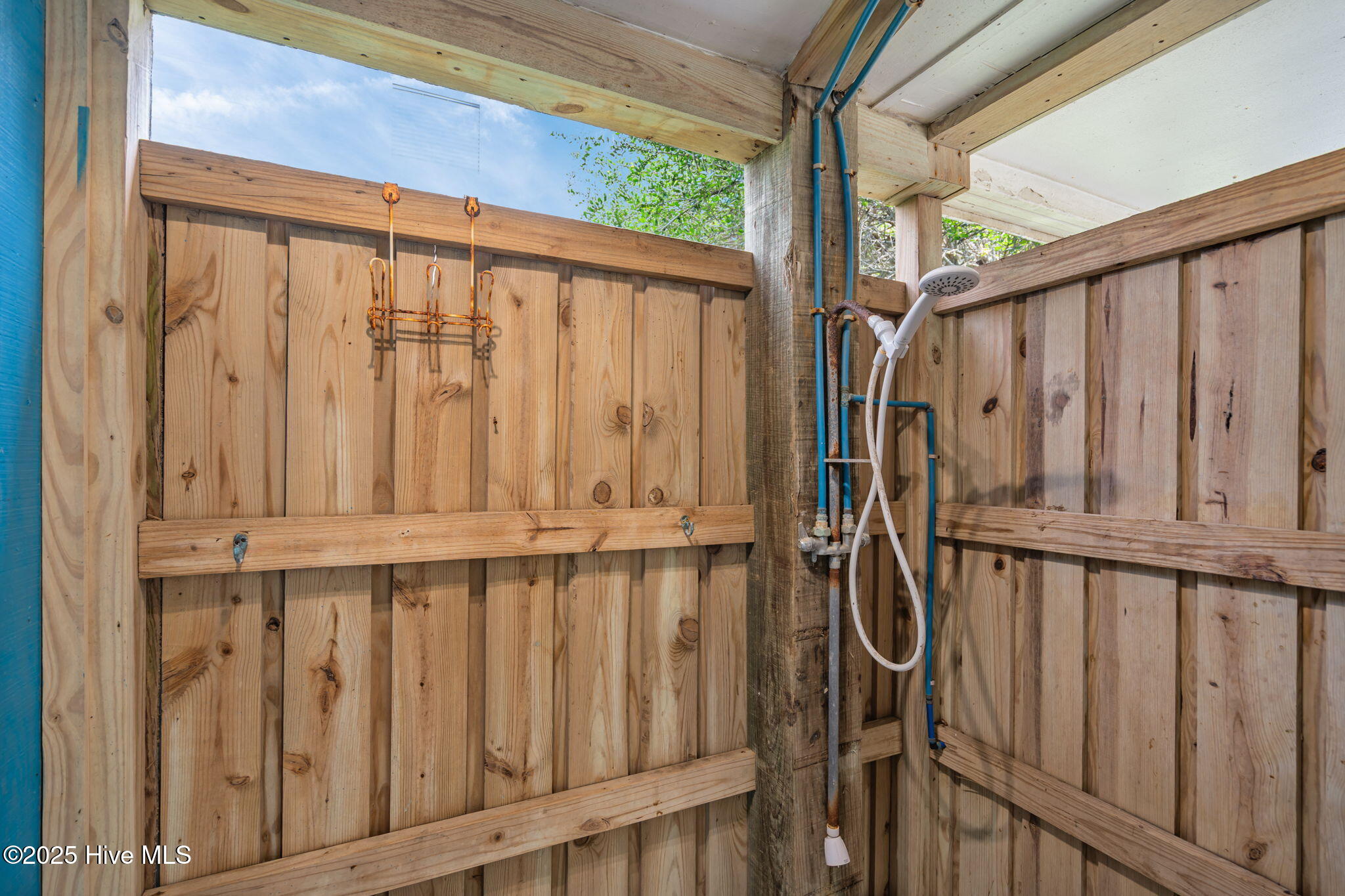 2906 E Dolphin Drive