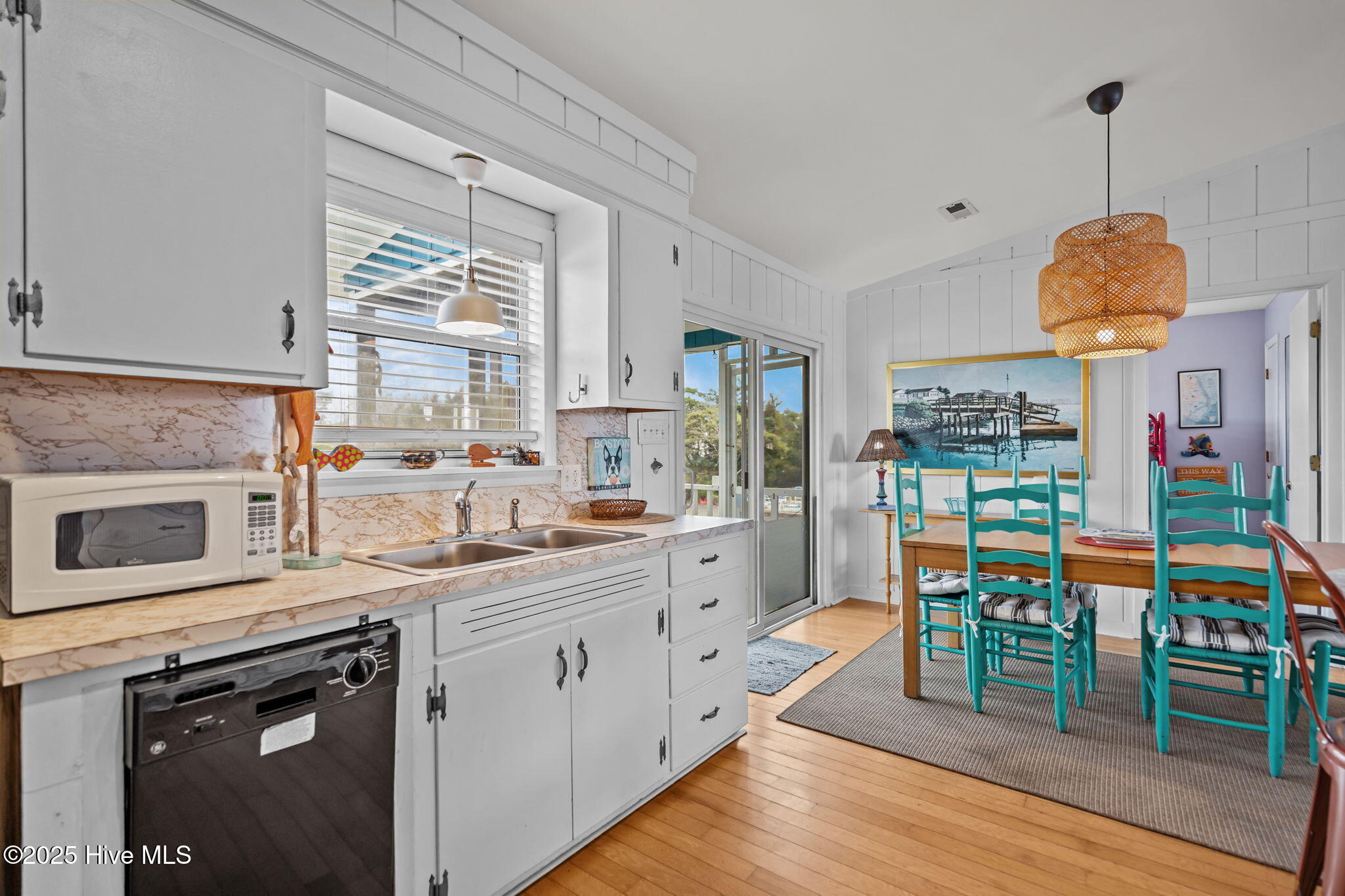 2906 E Dolphin Drive