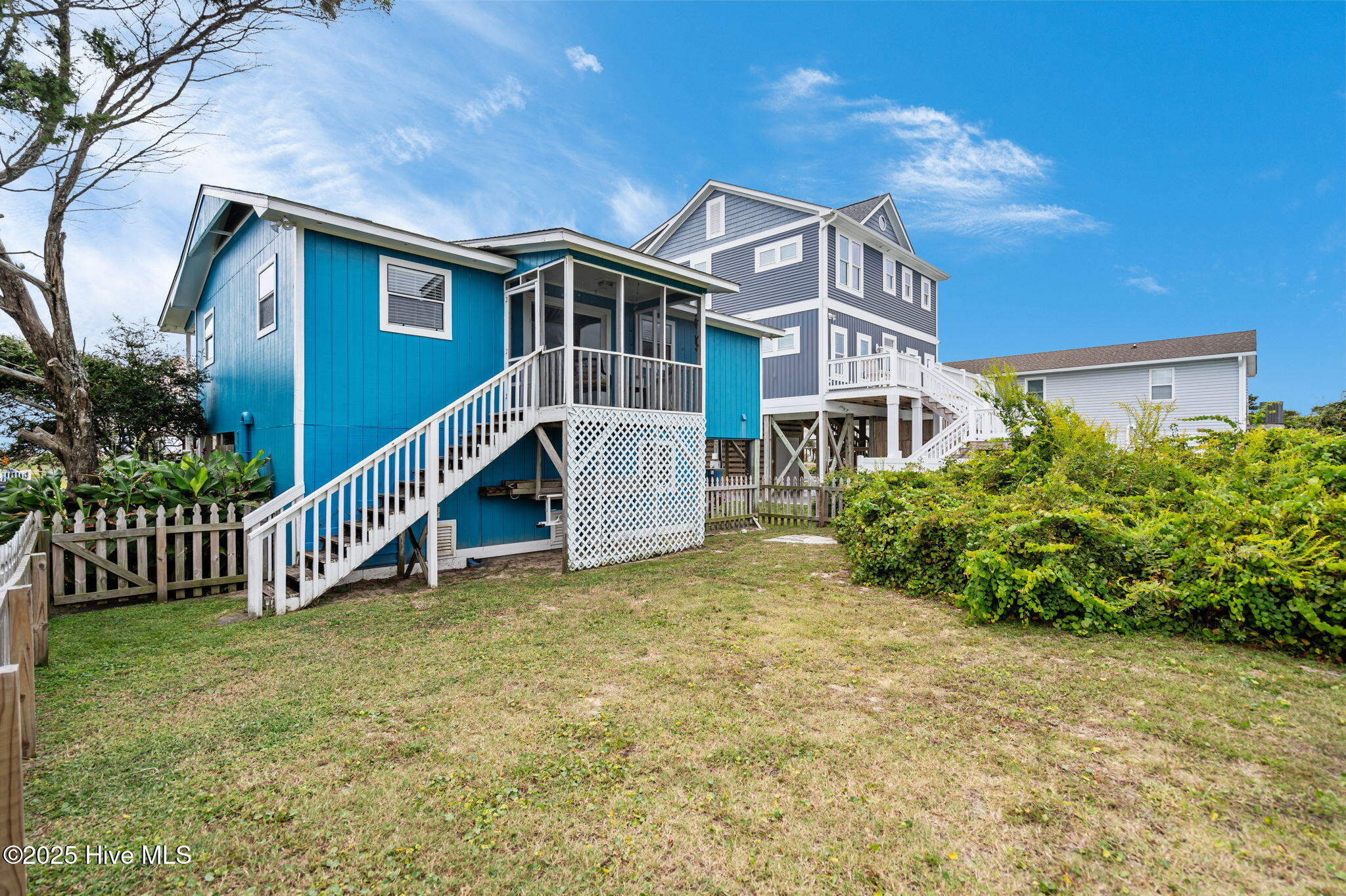 2906 E Dolphin Drive