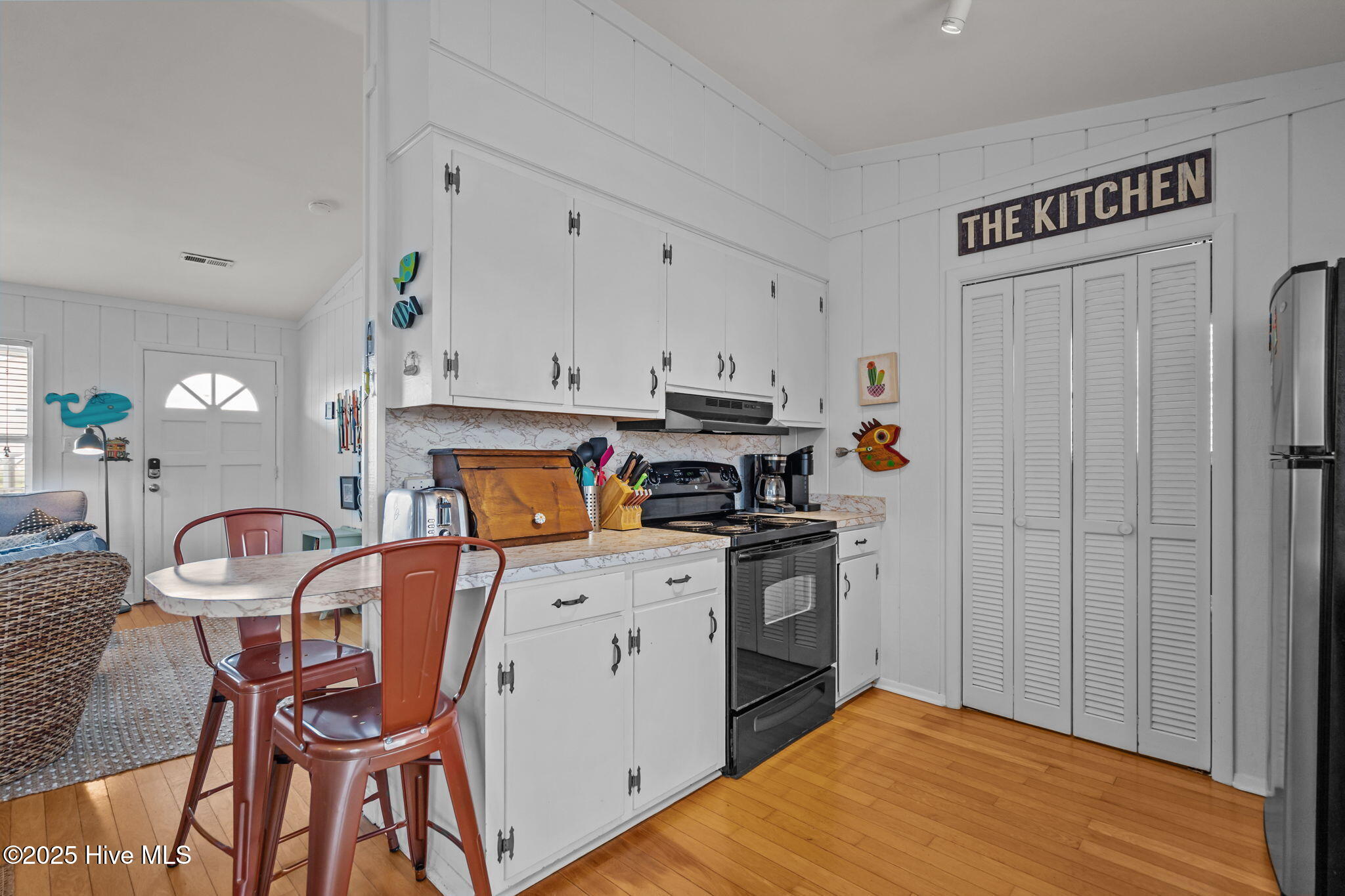 2906 E Dolphin Drive