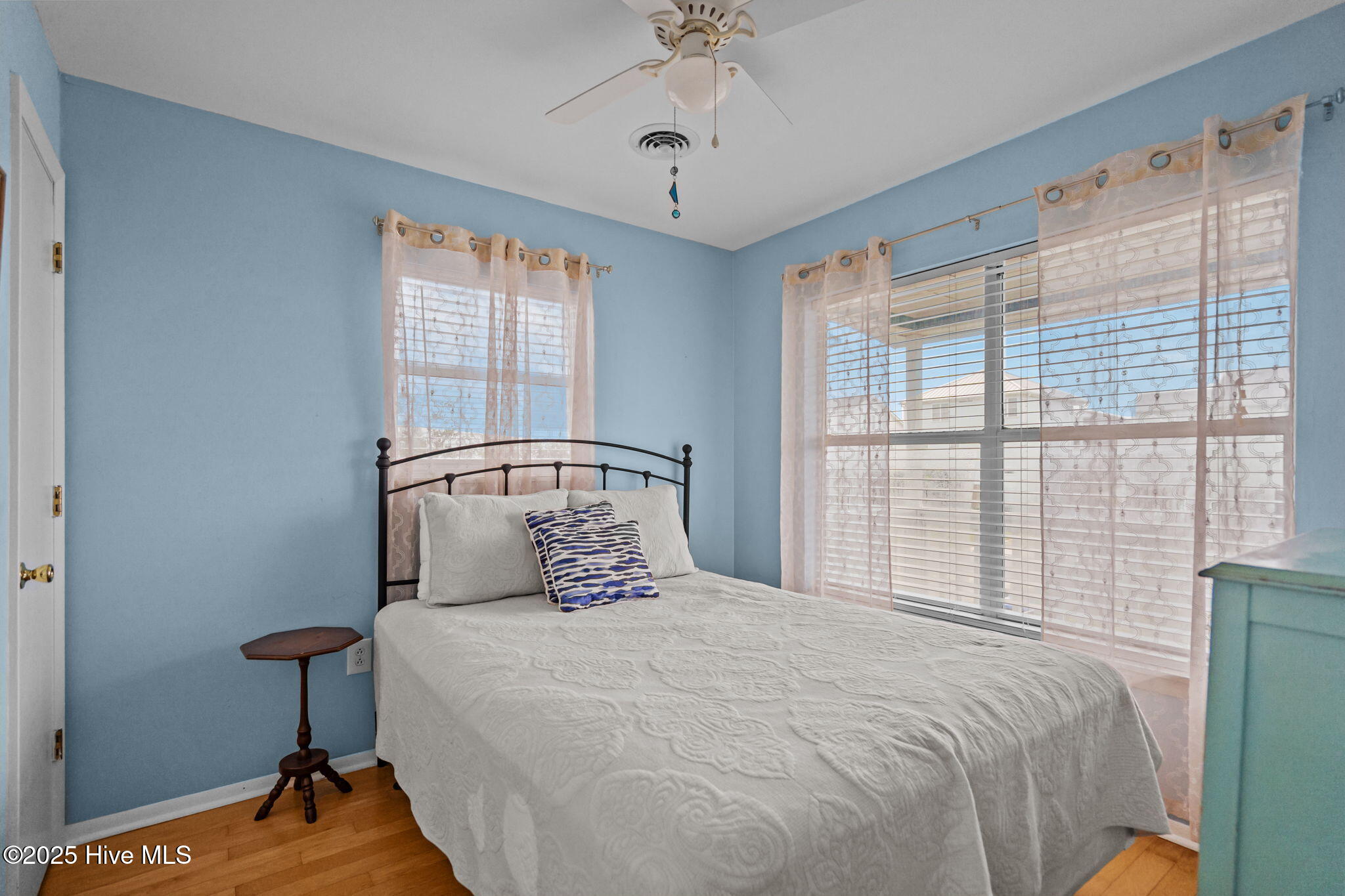 2906 E Dolphin Drive