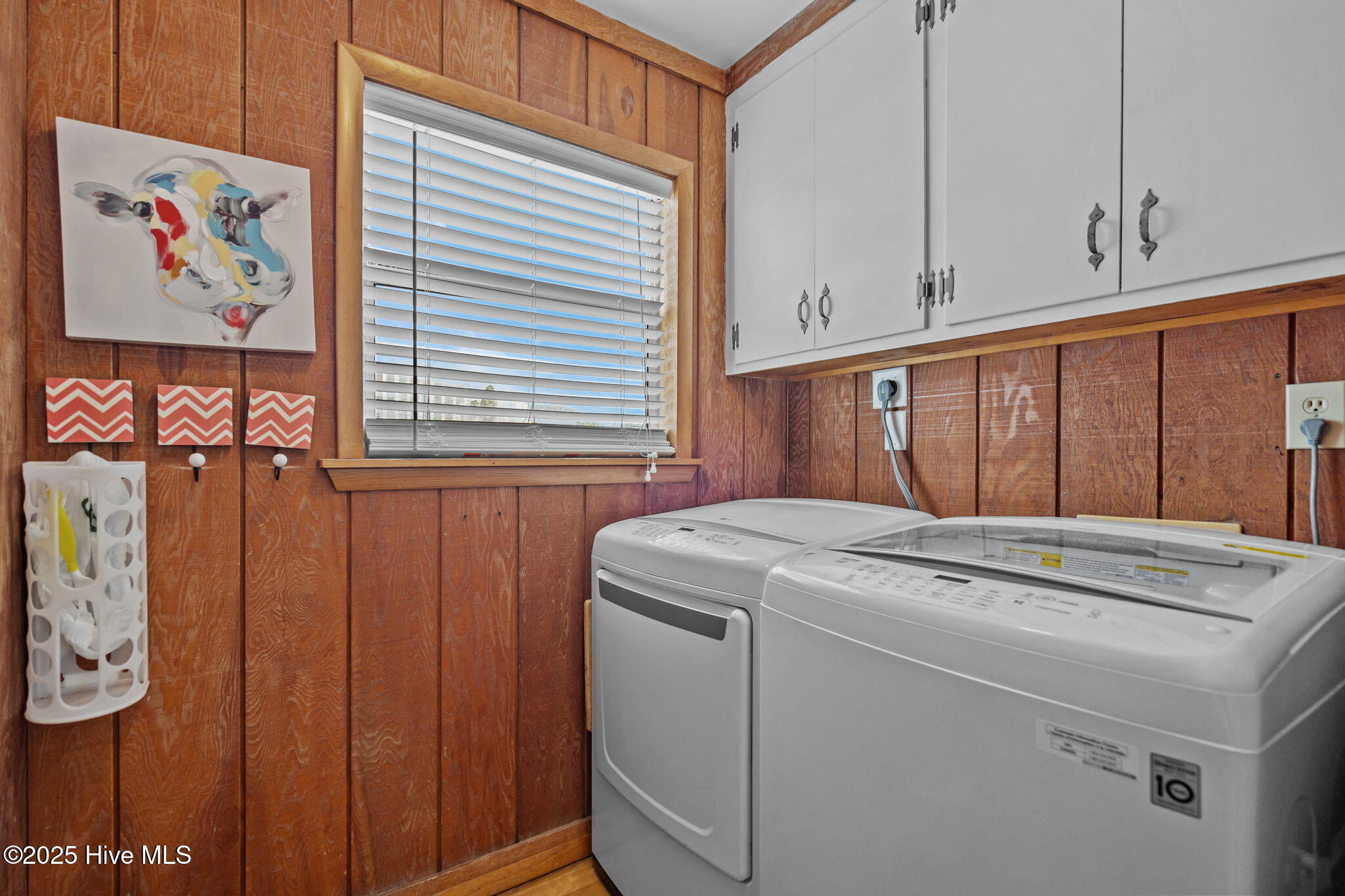 2906 E Dolphin Drive