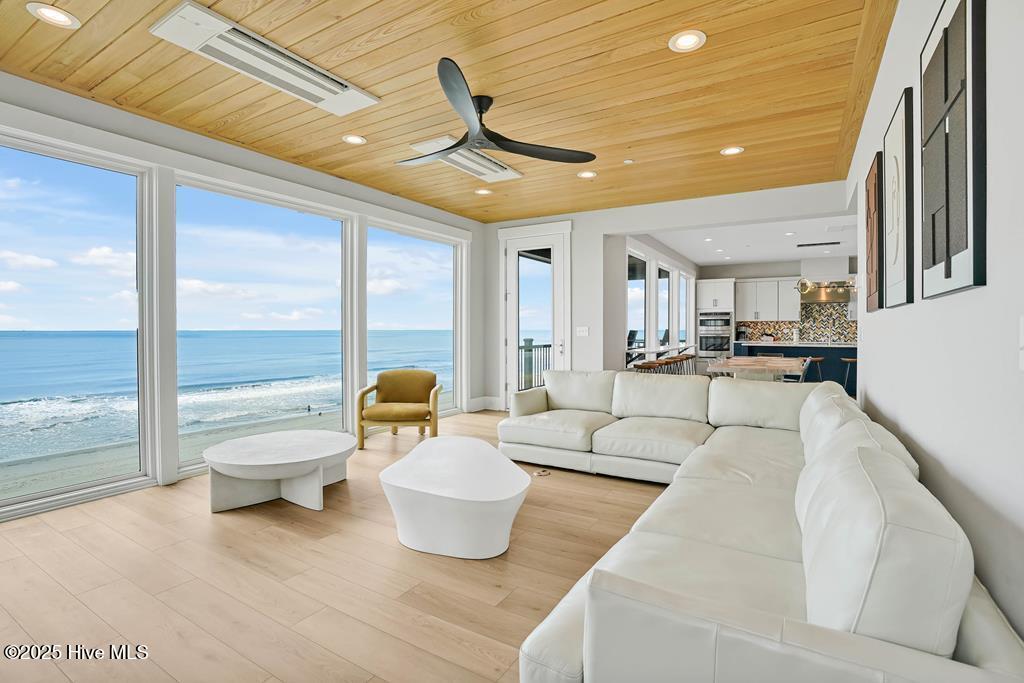 4213 W Beach Drive